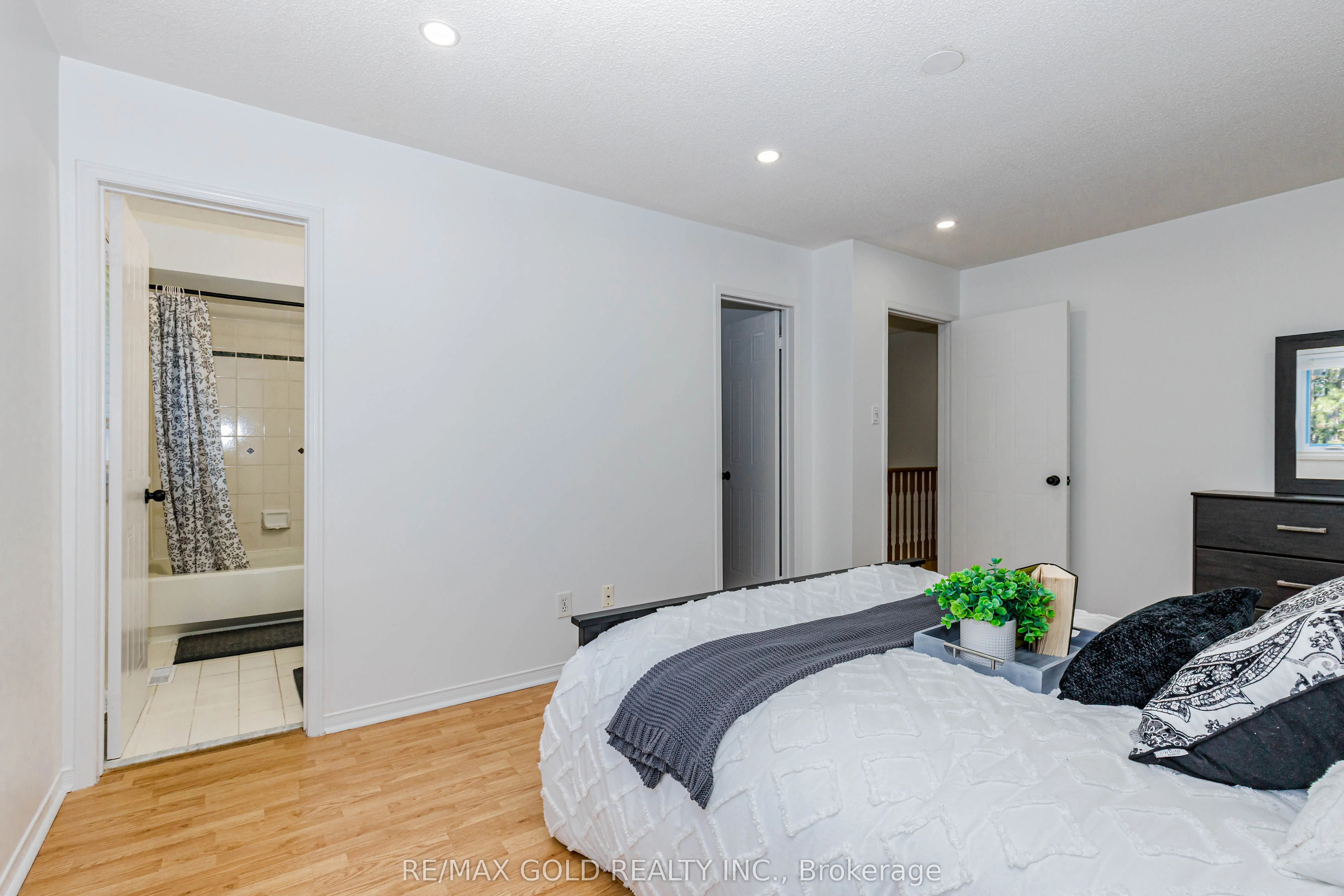 52 Wickstead Court #26