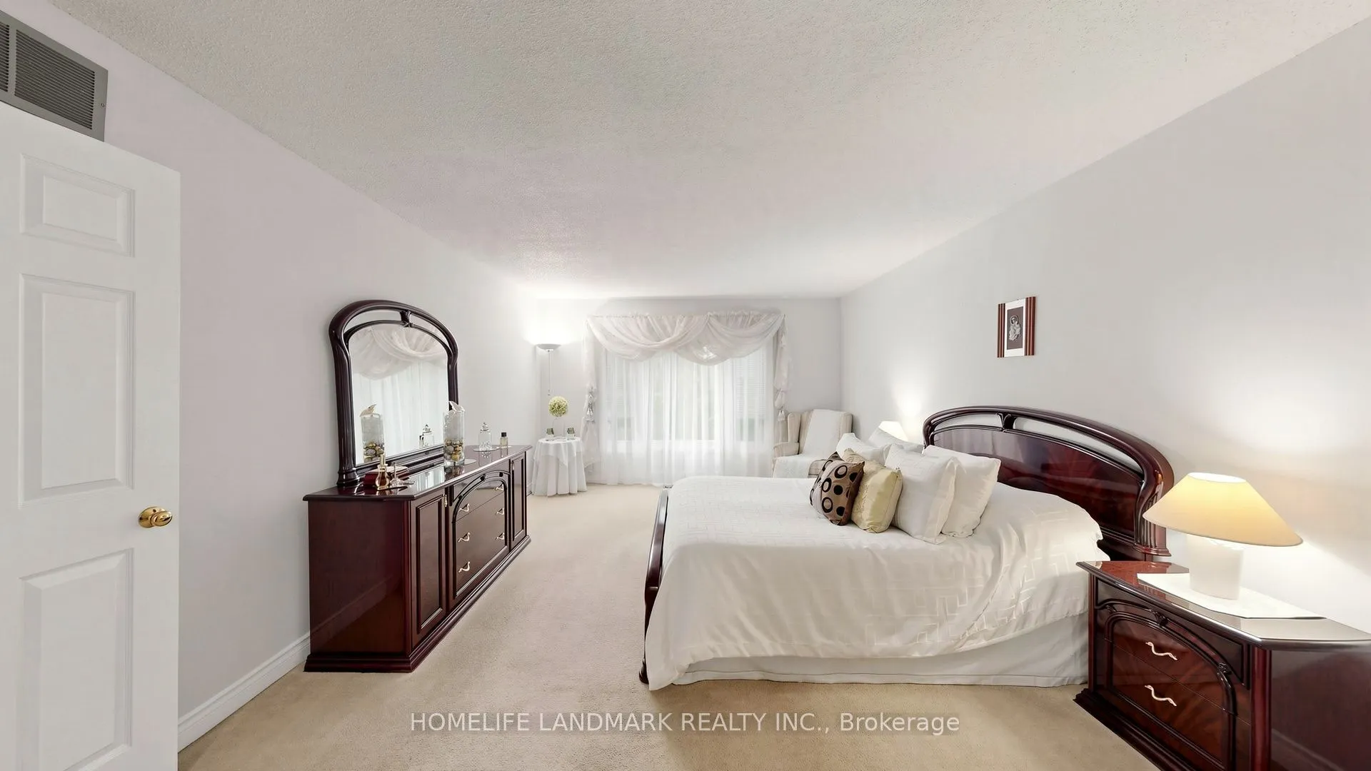 2590 Ambercroft Trail