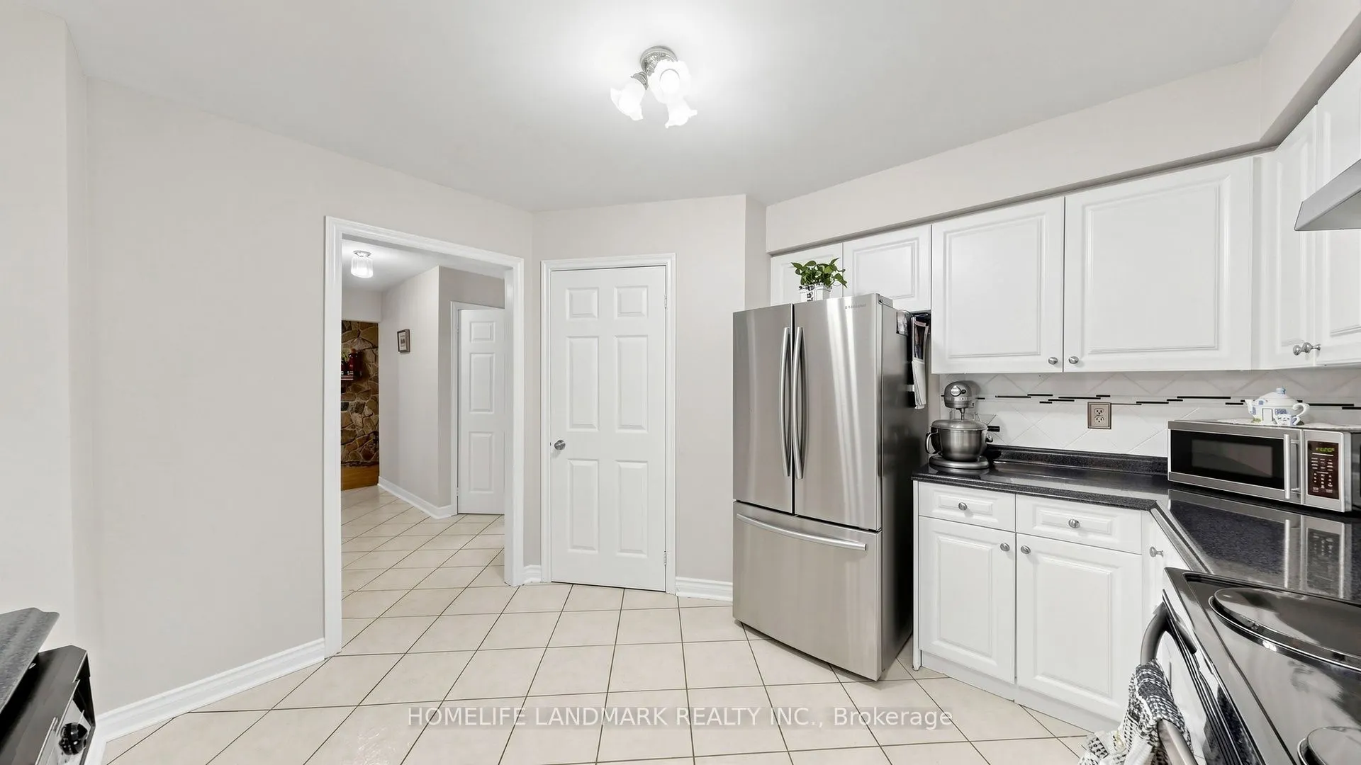 2590 Ambercroft Trail