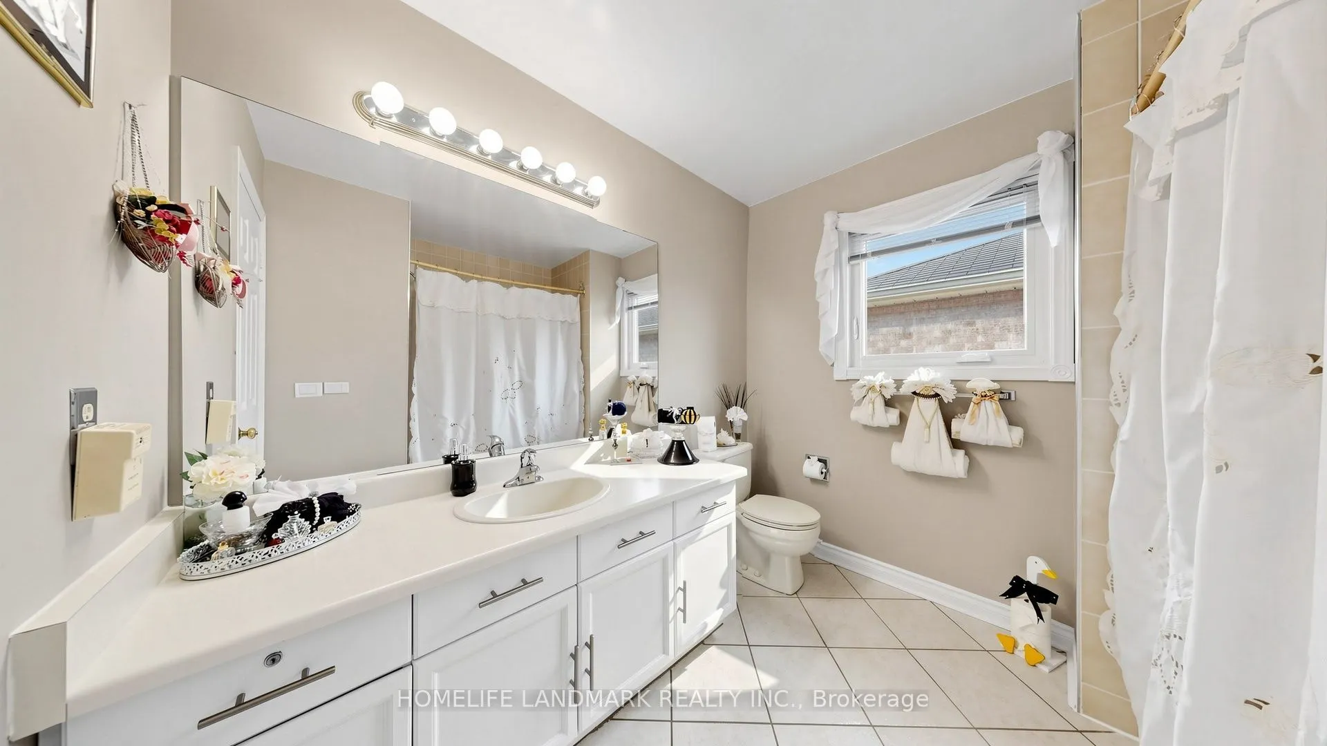 2590 Ambercroft Trail