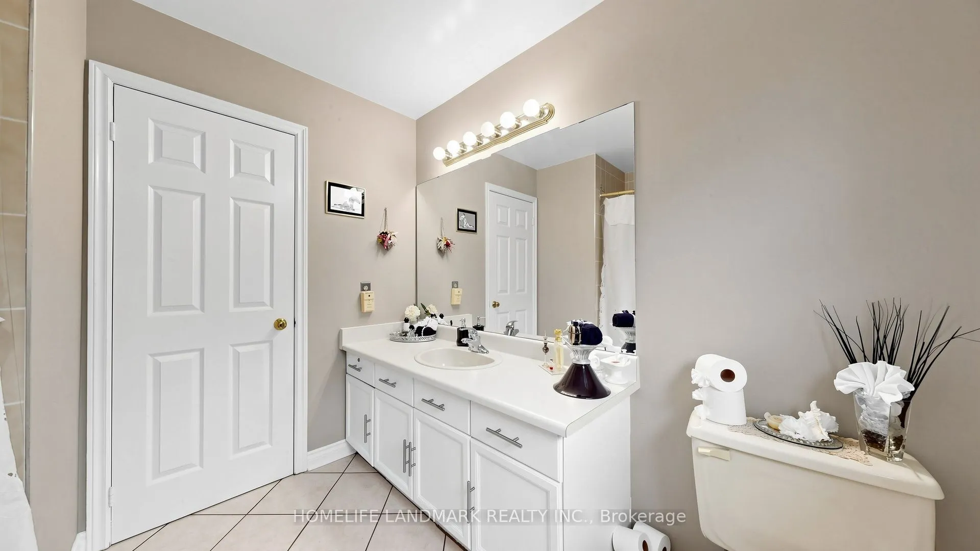 2590 Ambercroft Trail