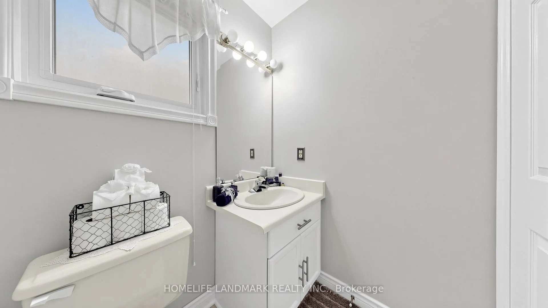 2590 Ambercroft Trail