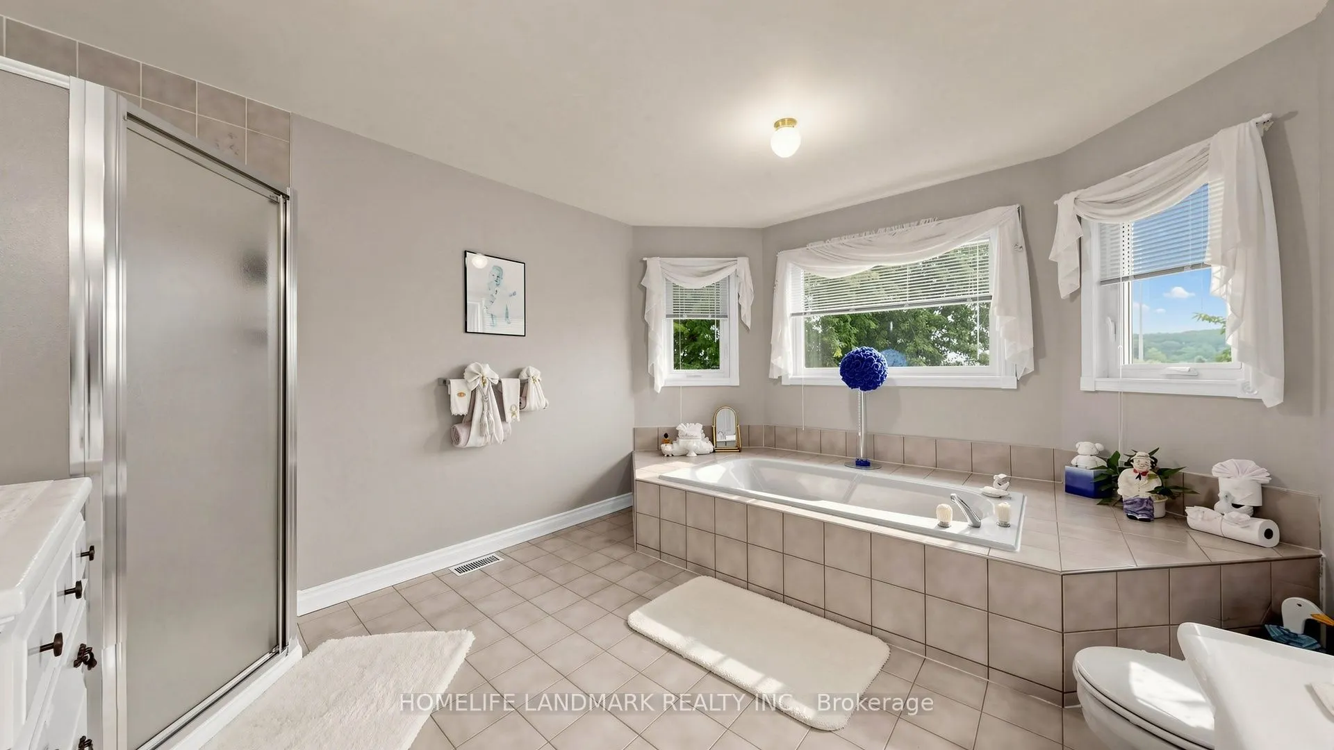 2590 Ambercroft Trail