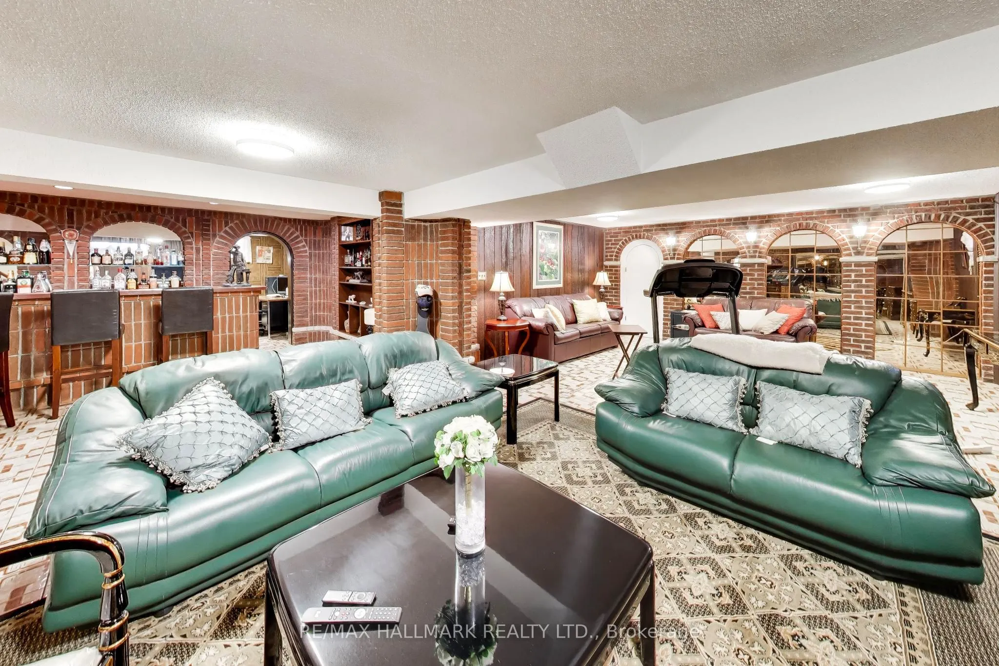 5 Byworth Boulevard