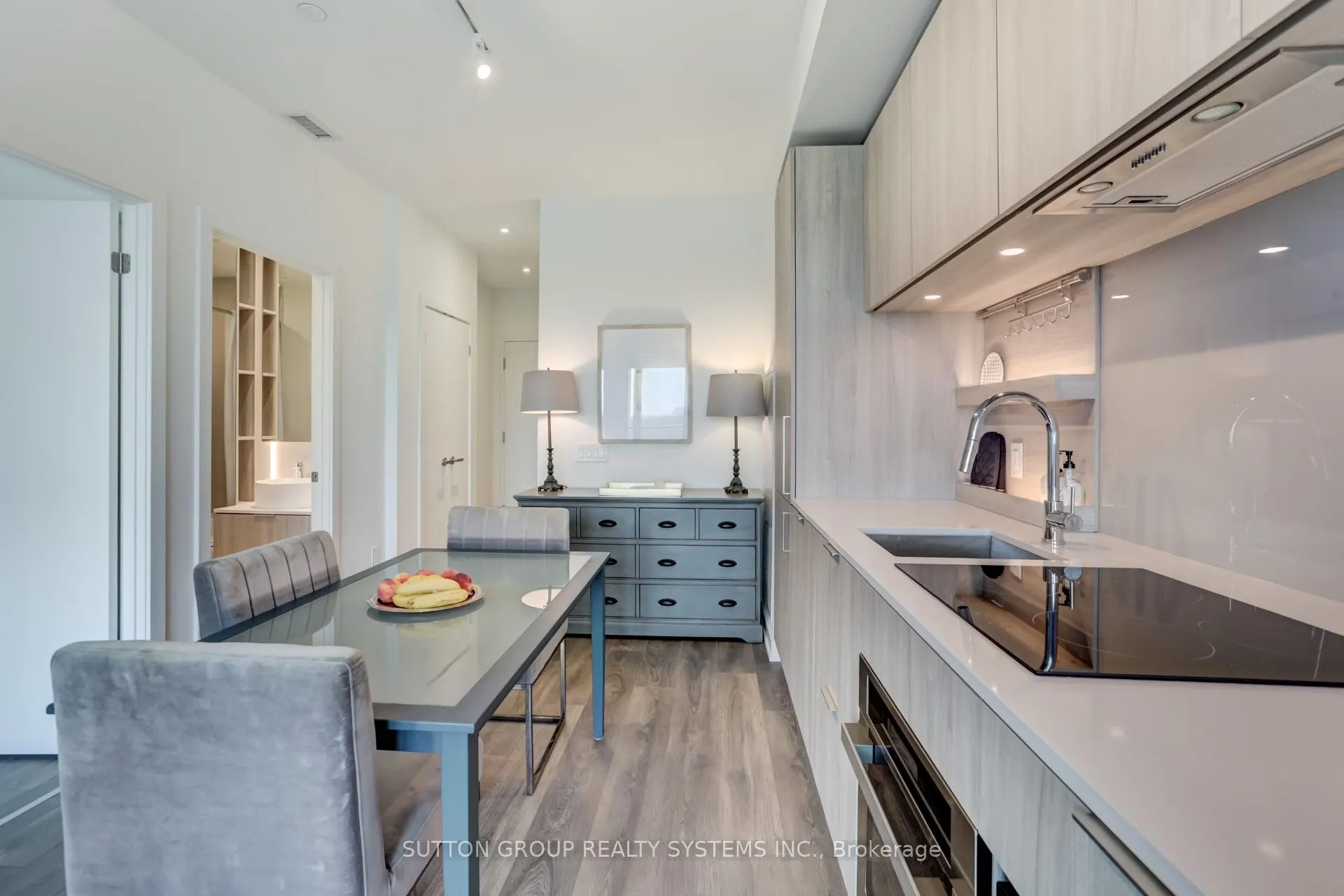 28 Ann Street #807