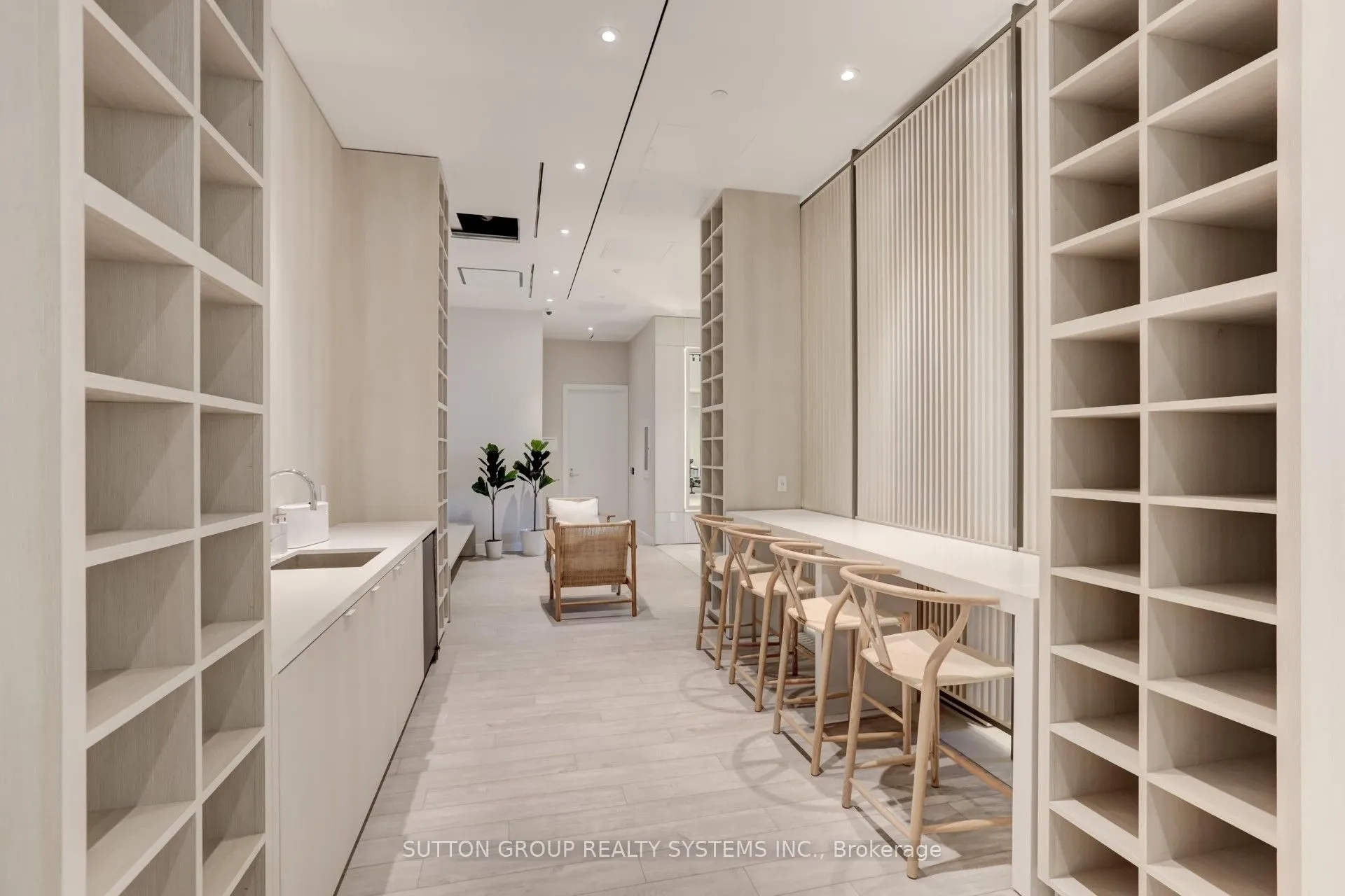 28 Ann Street #807