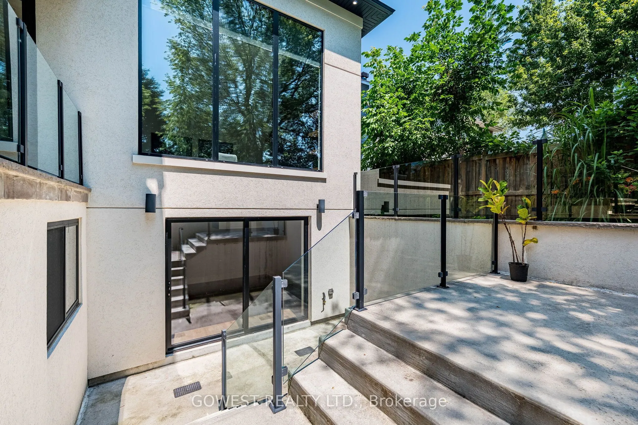 402 Niar Avenue