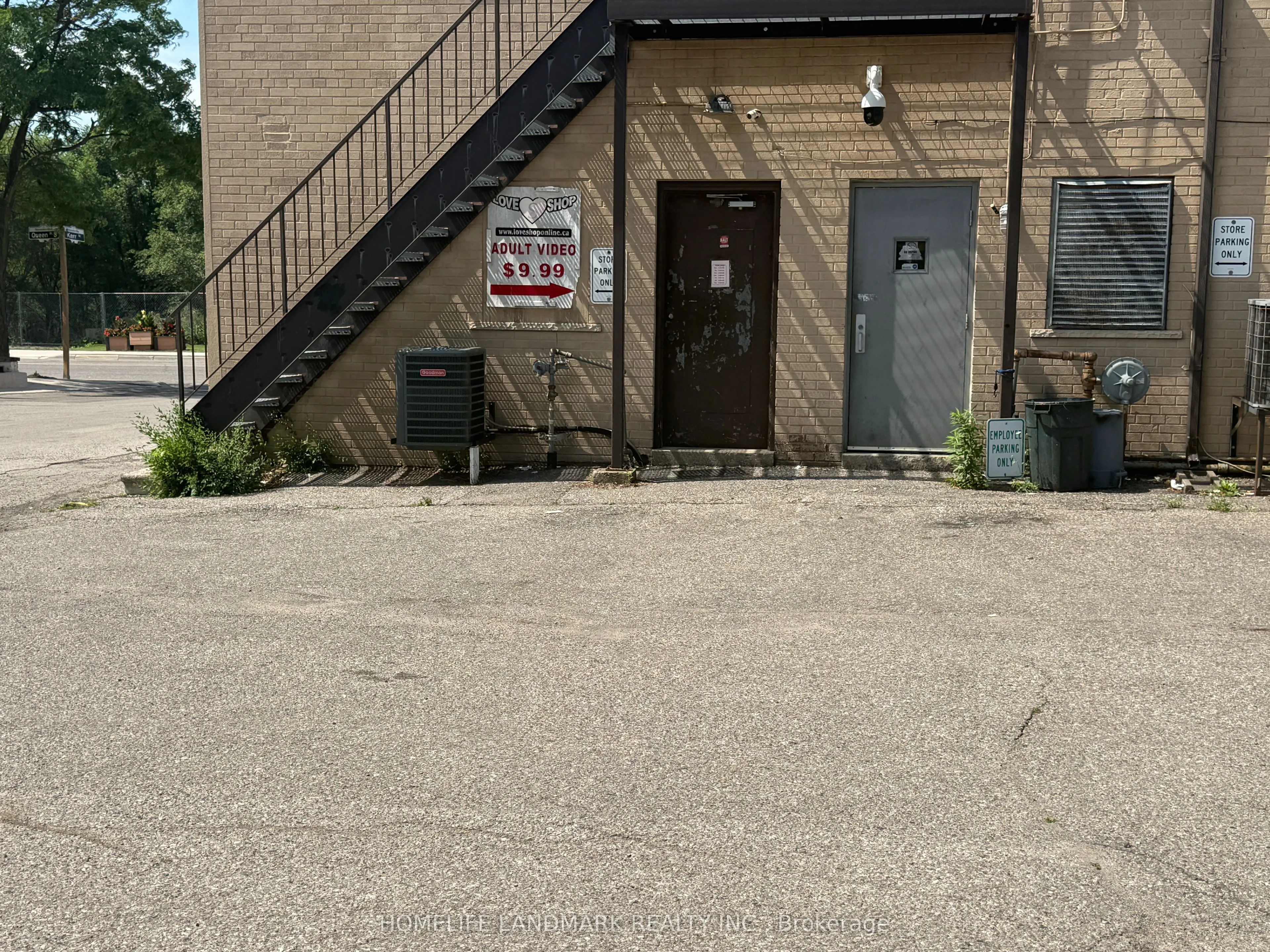 141 Queen Street S