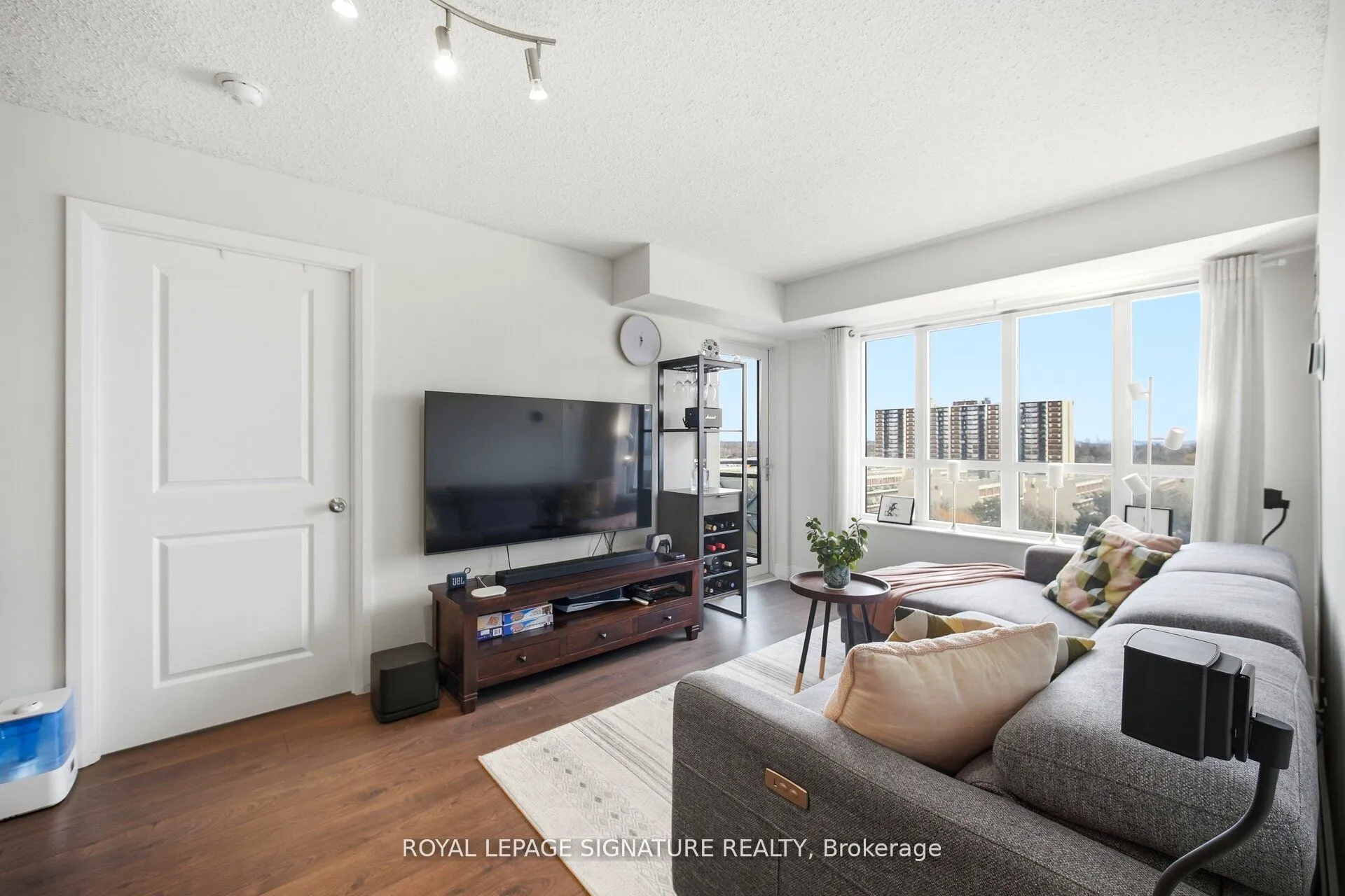 2 Eva Road E #926