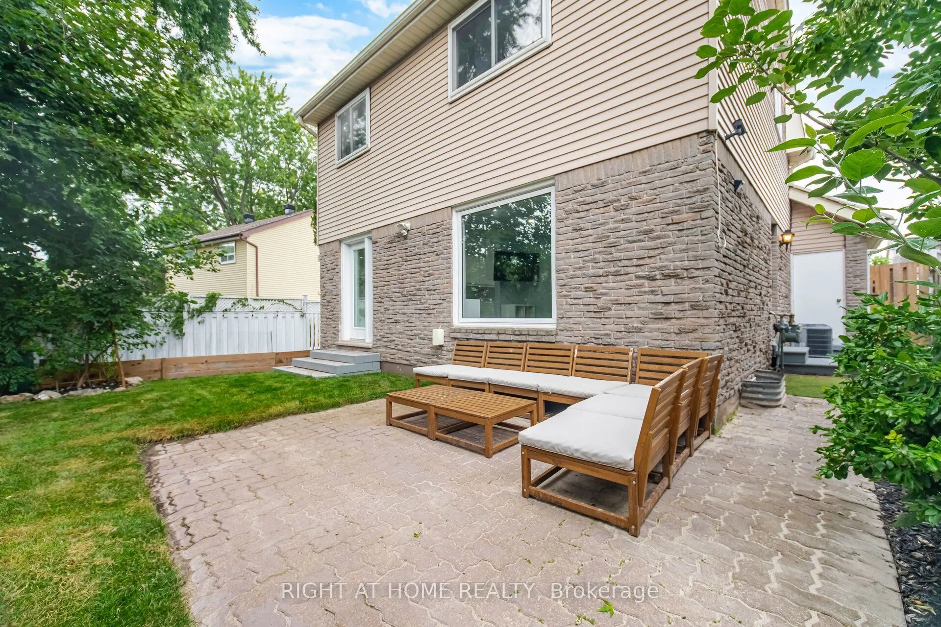 1527 Forestdale Court
