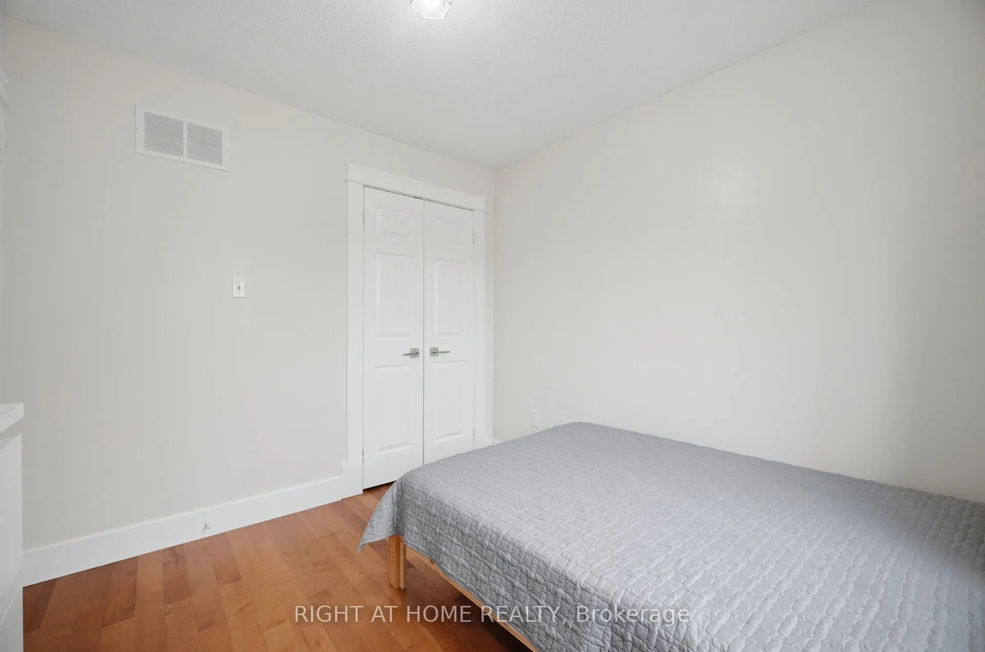 1527 Forestdale Court