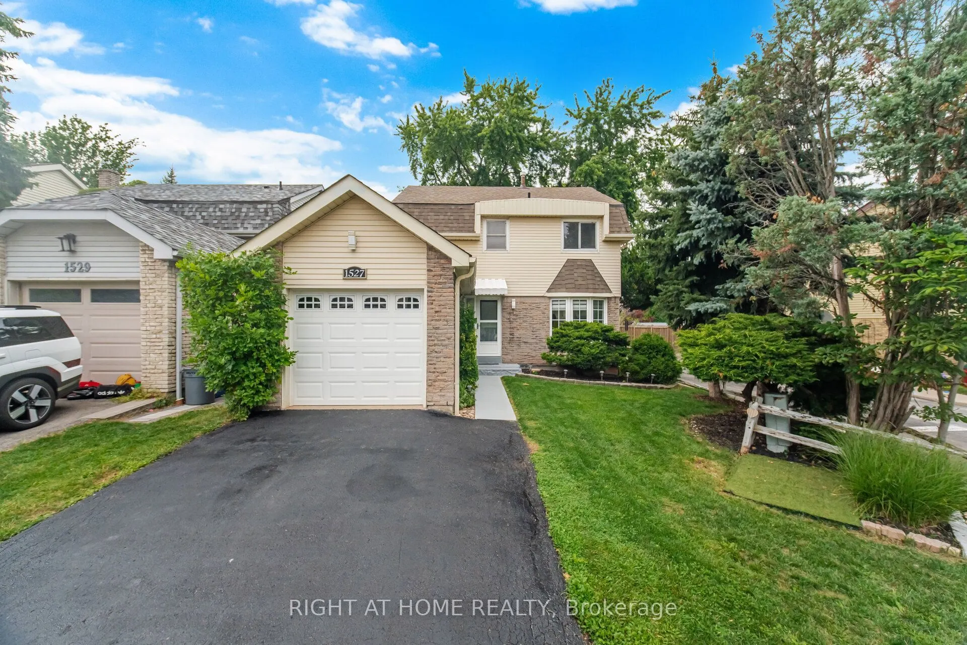 1527 Forestdale Court