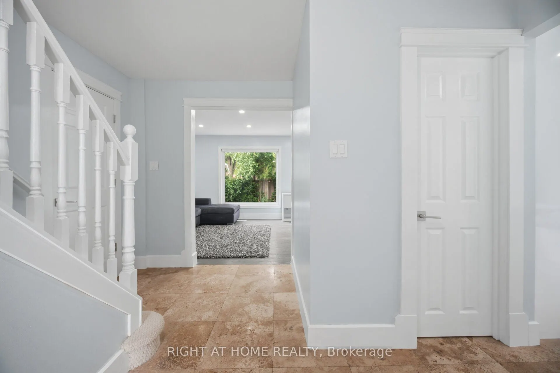 1527 Forestdale Court