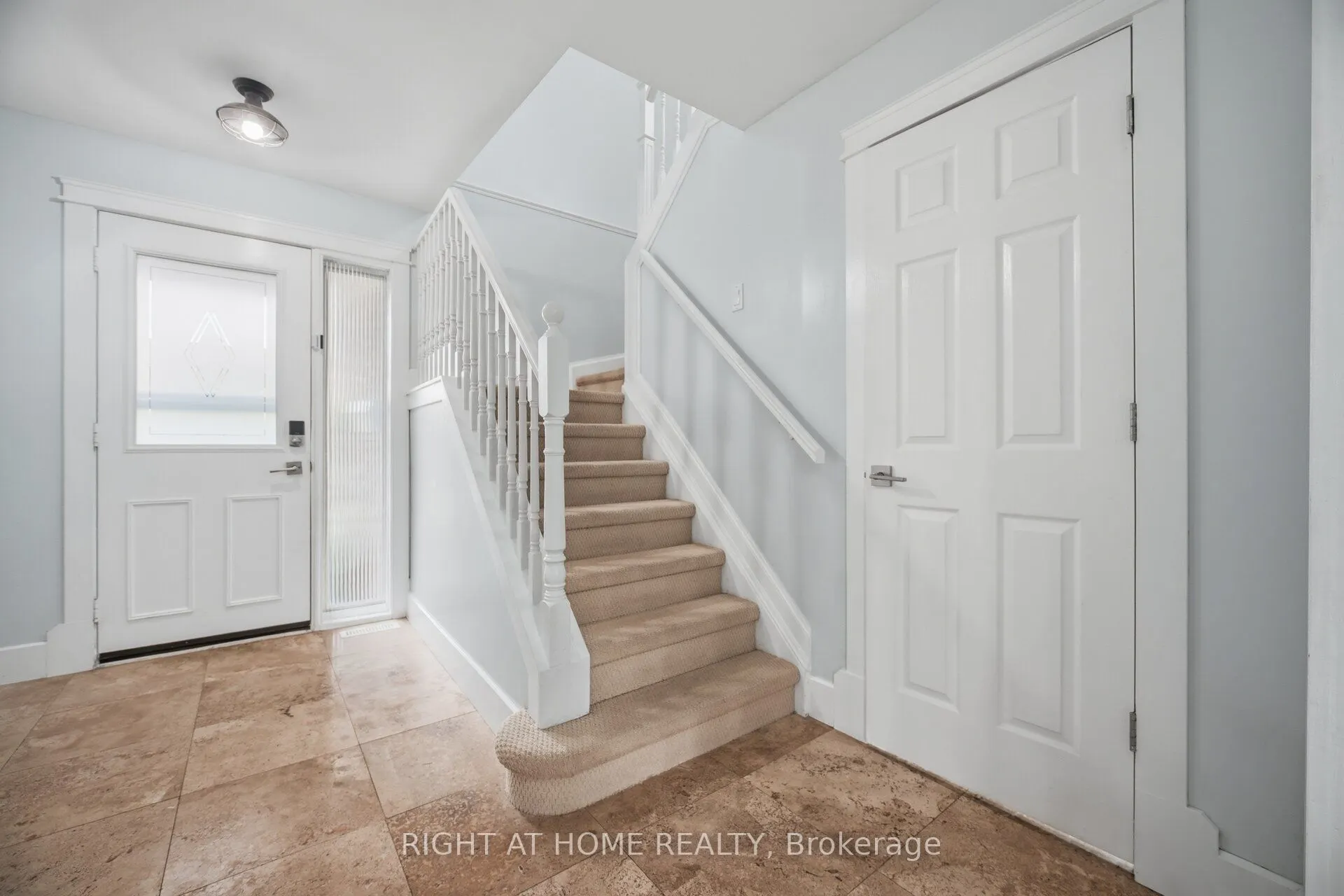 1527 Forestdale Court