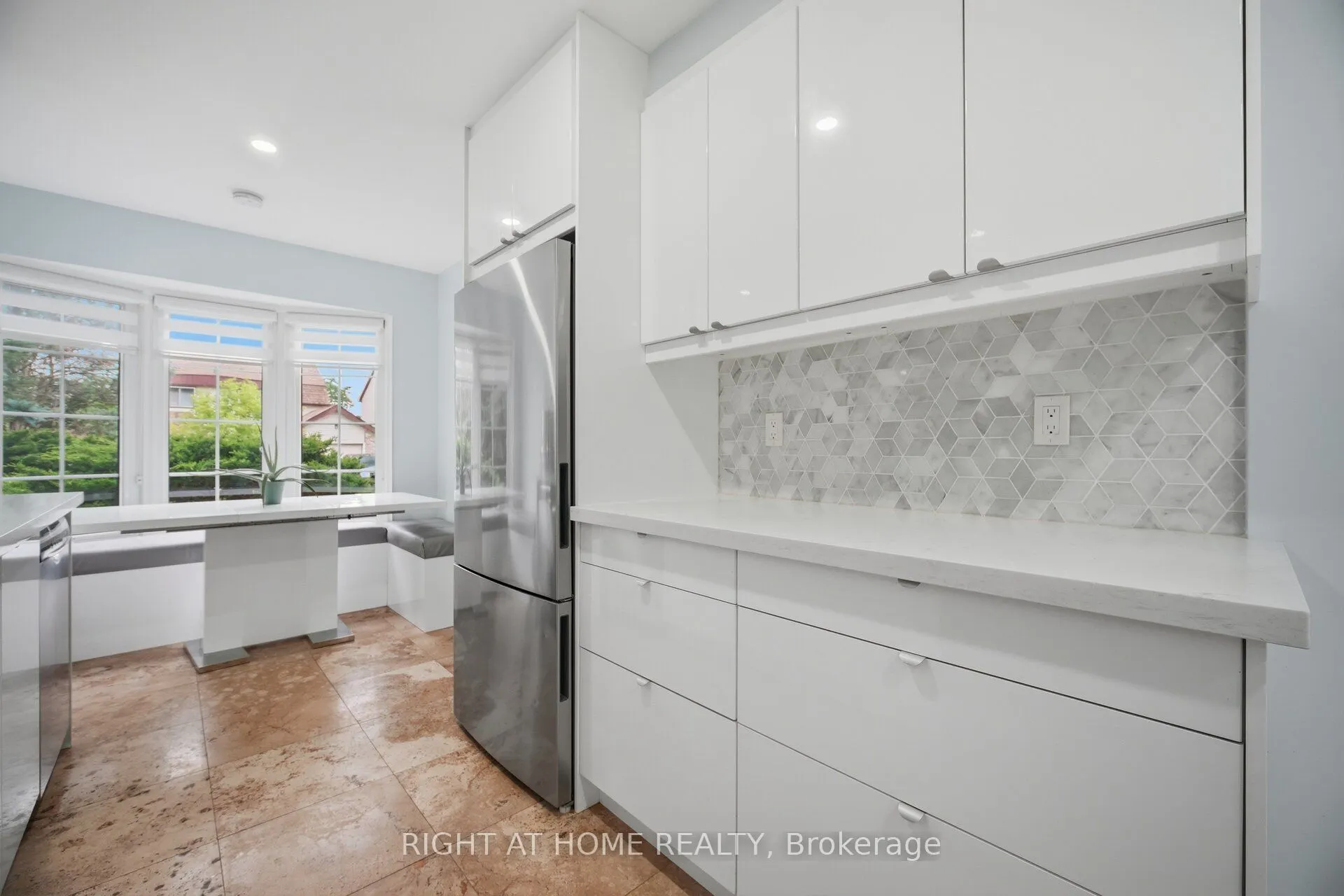 1527 Forestdale Court