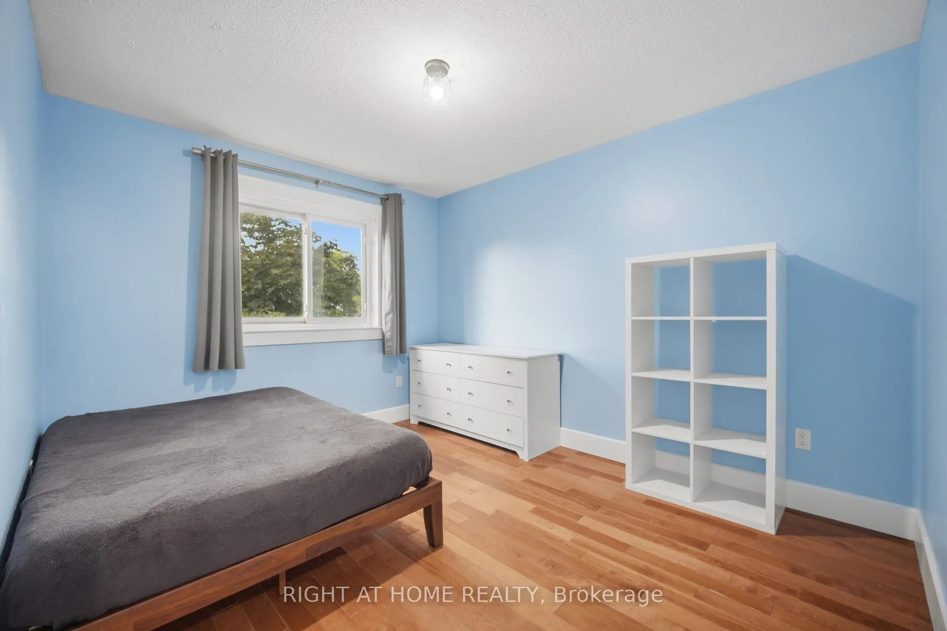 1527 Forestdale Court