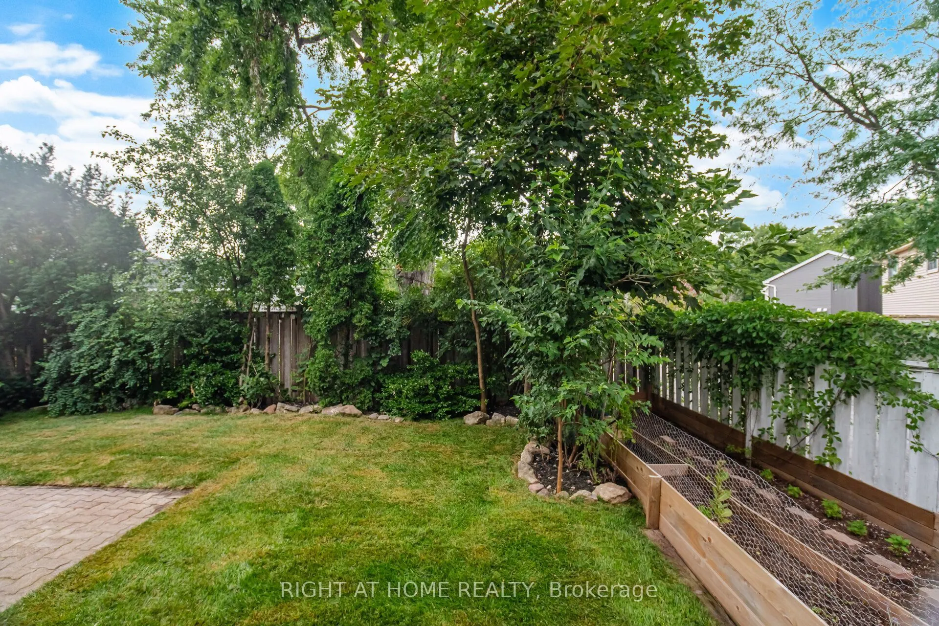 1527 Forestdale Court