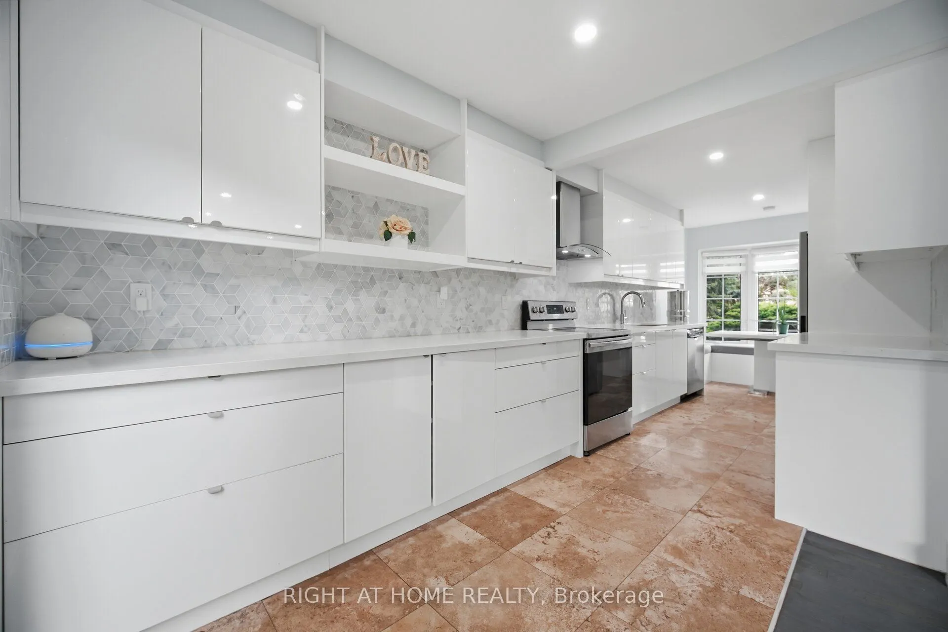 1527 Forestdale Court