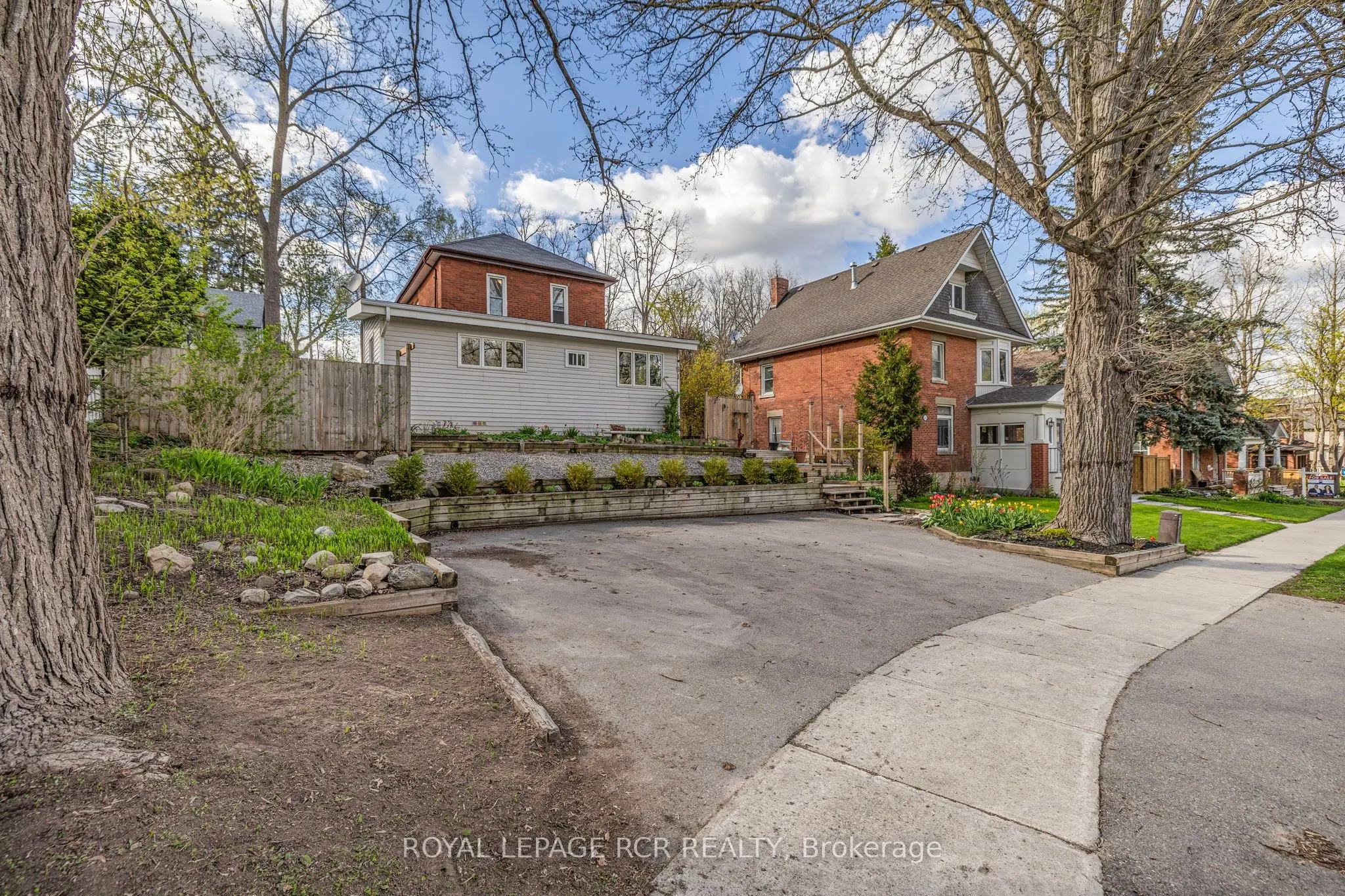 91 King Street W