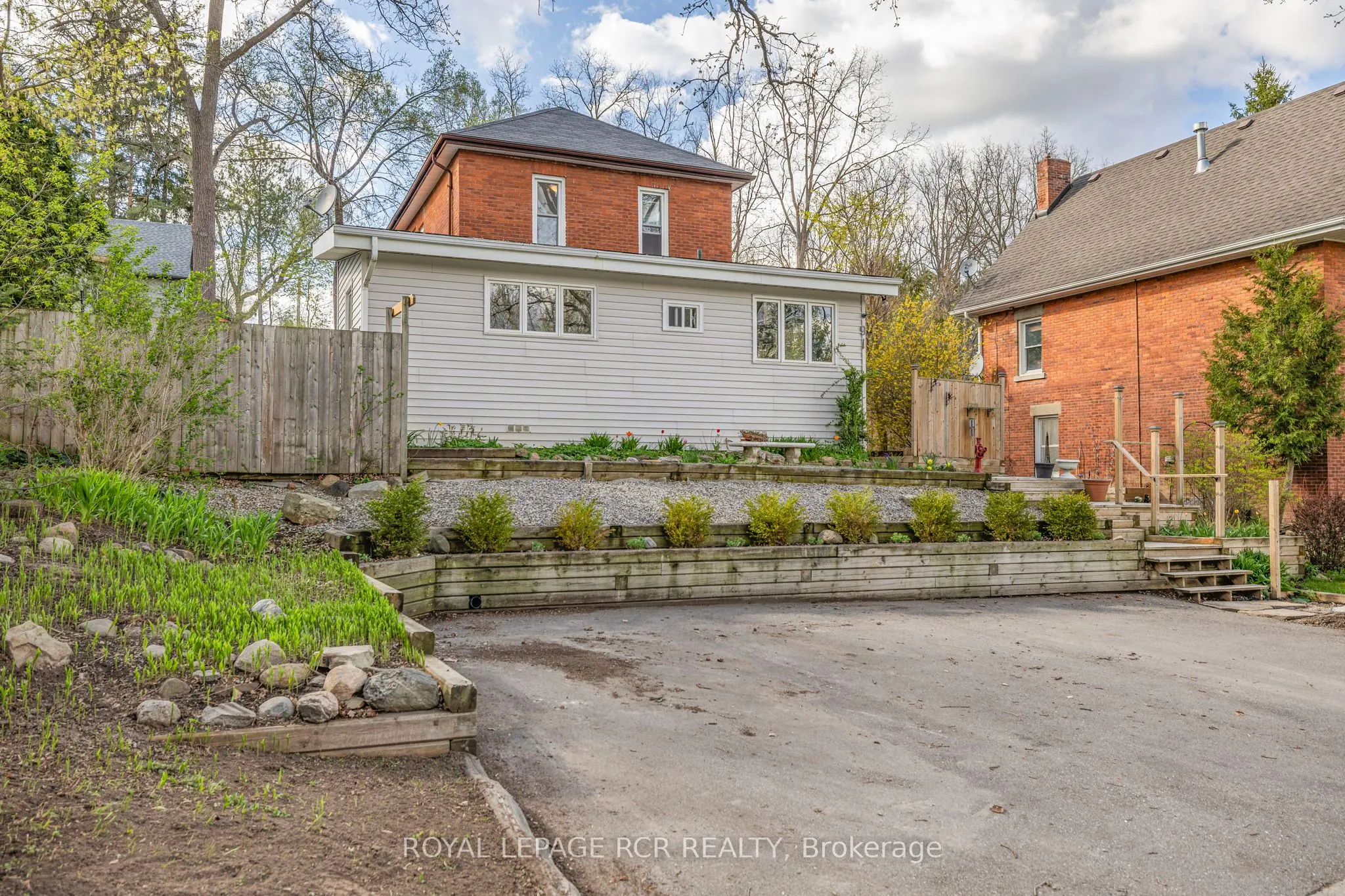 91 King Street W