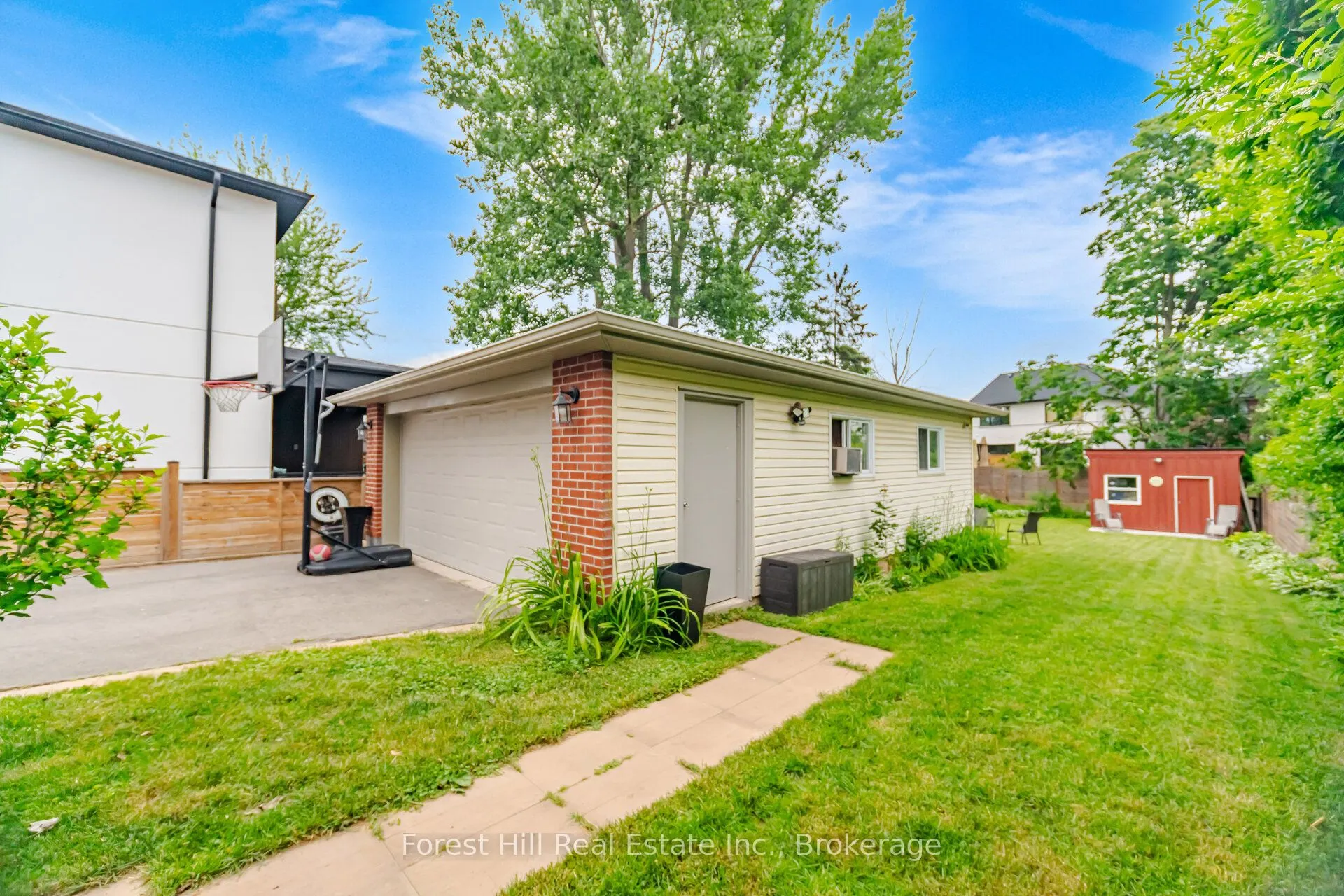 39 Broadview Avenue