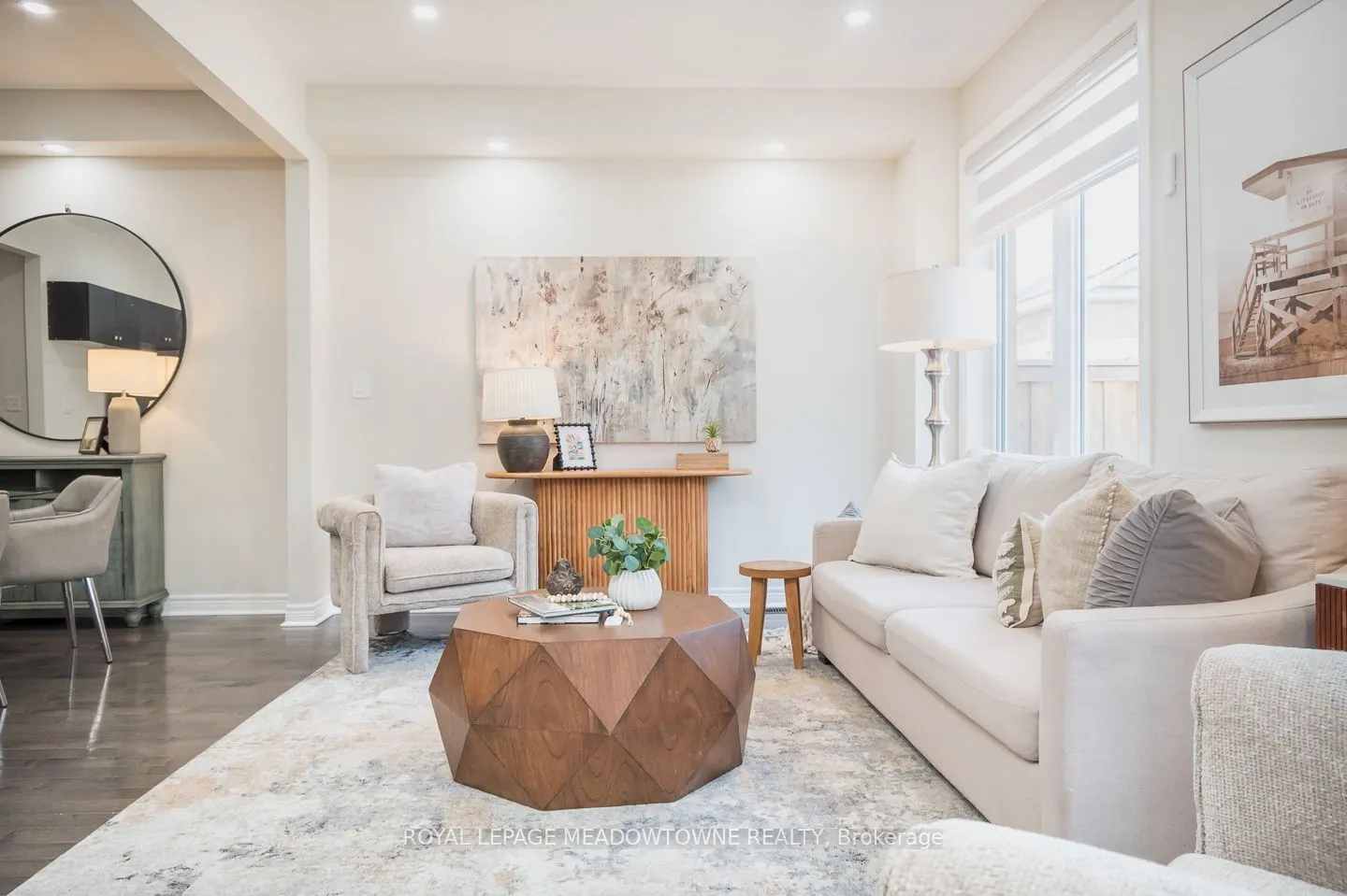 1079 Job Crescent