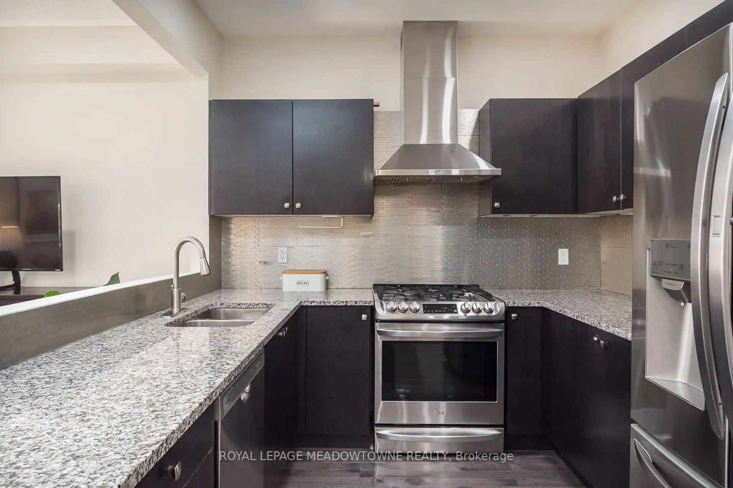 1079 Job Crescent