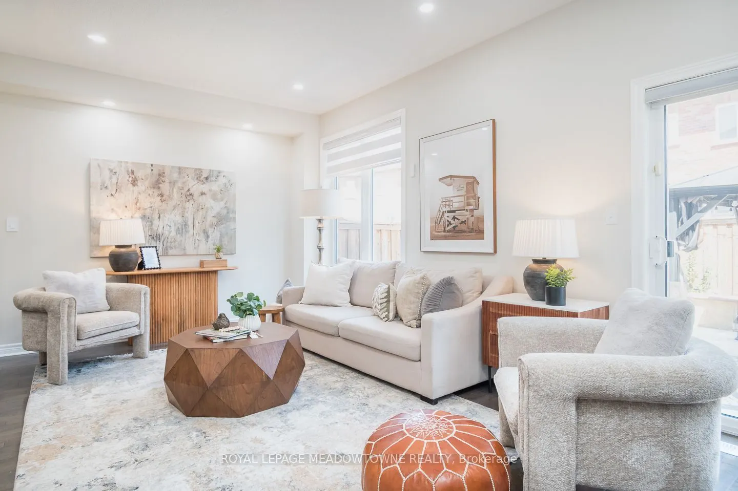 1079 Job Crescent