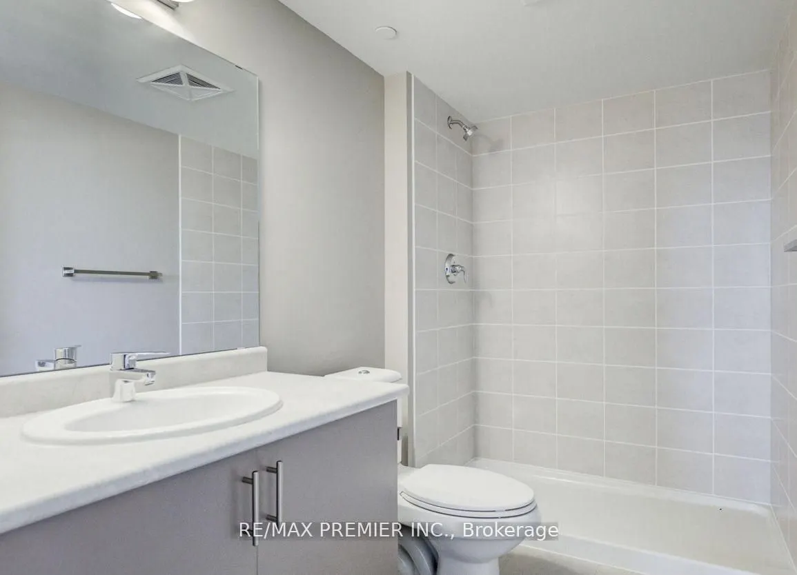 716 Main Street E #905
