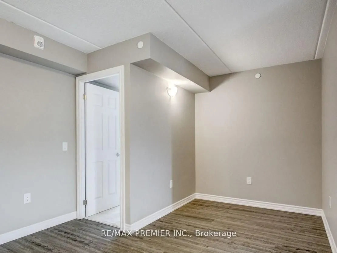 716 Main Street E #905