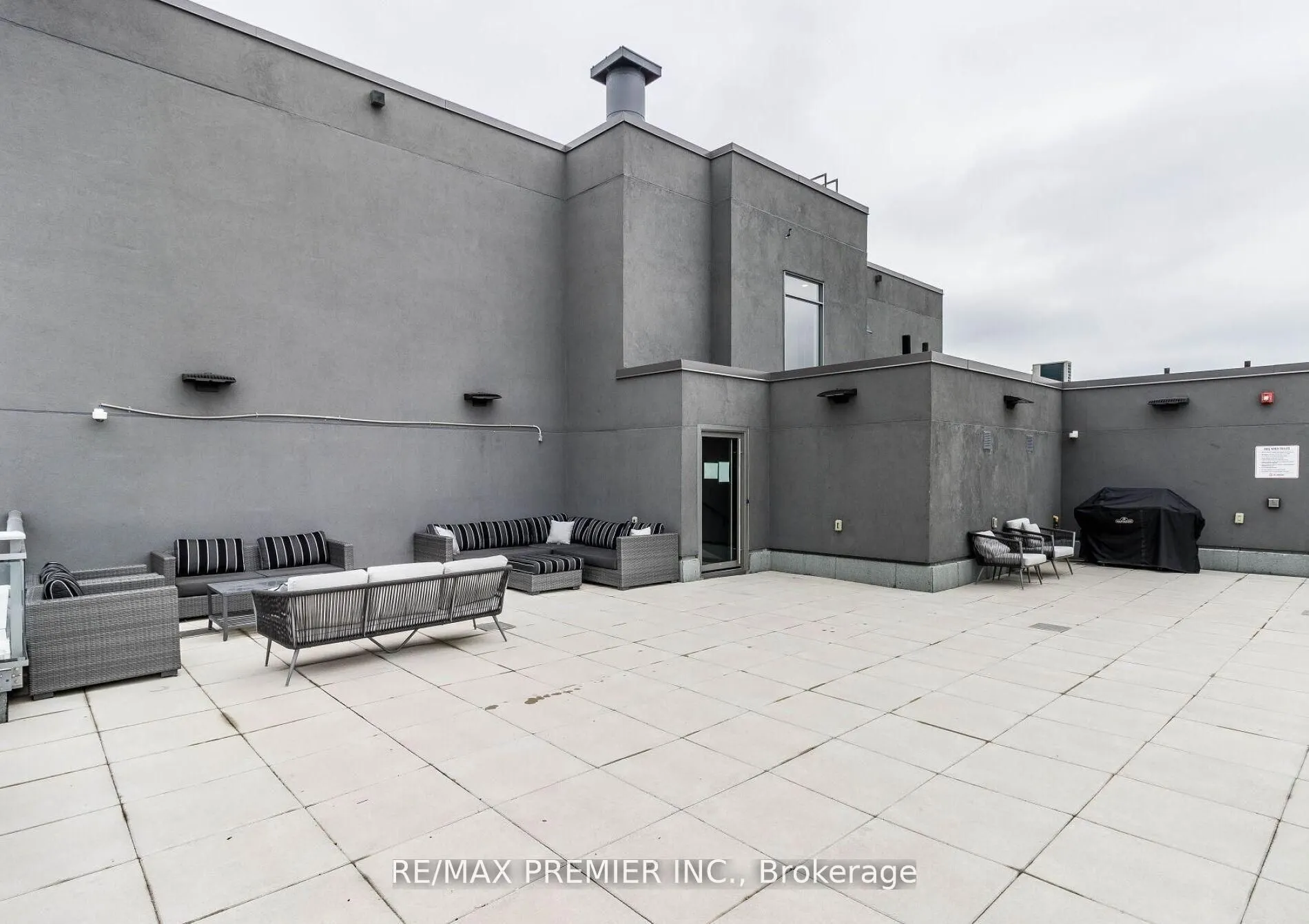 716 Main Street E #905