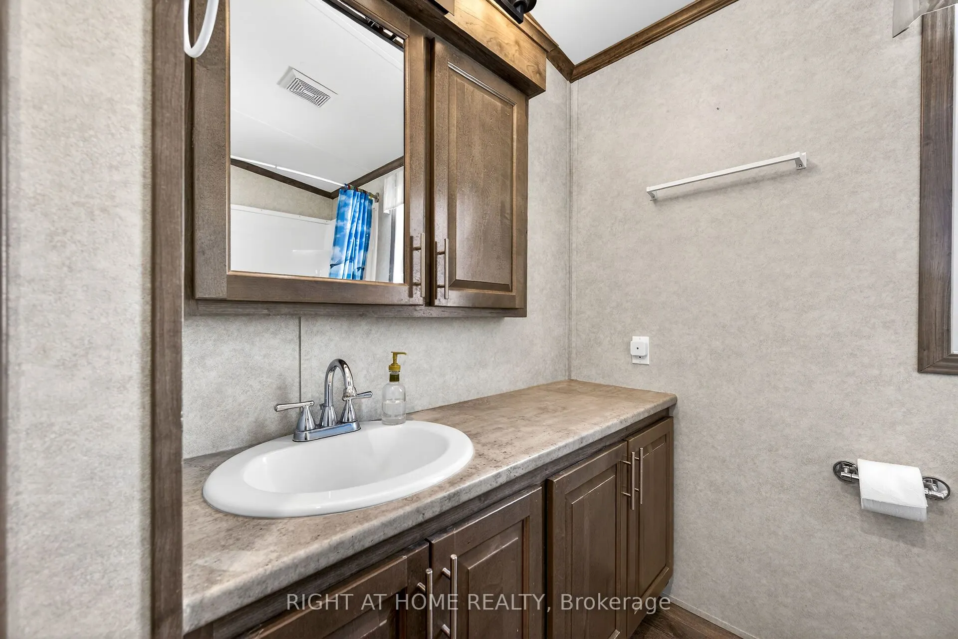 4449 Milburough Line #5 Beech Street