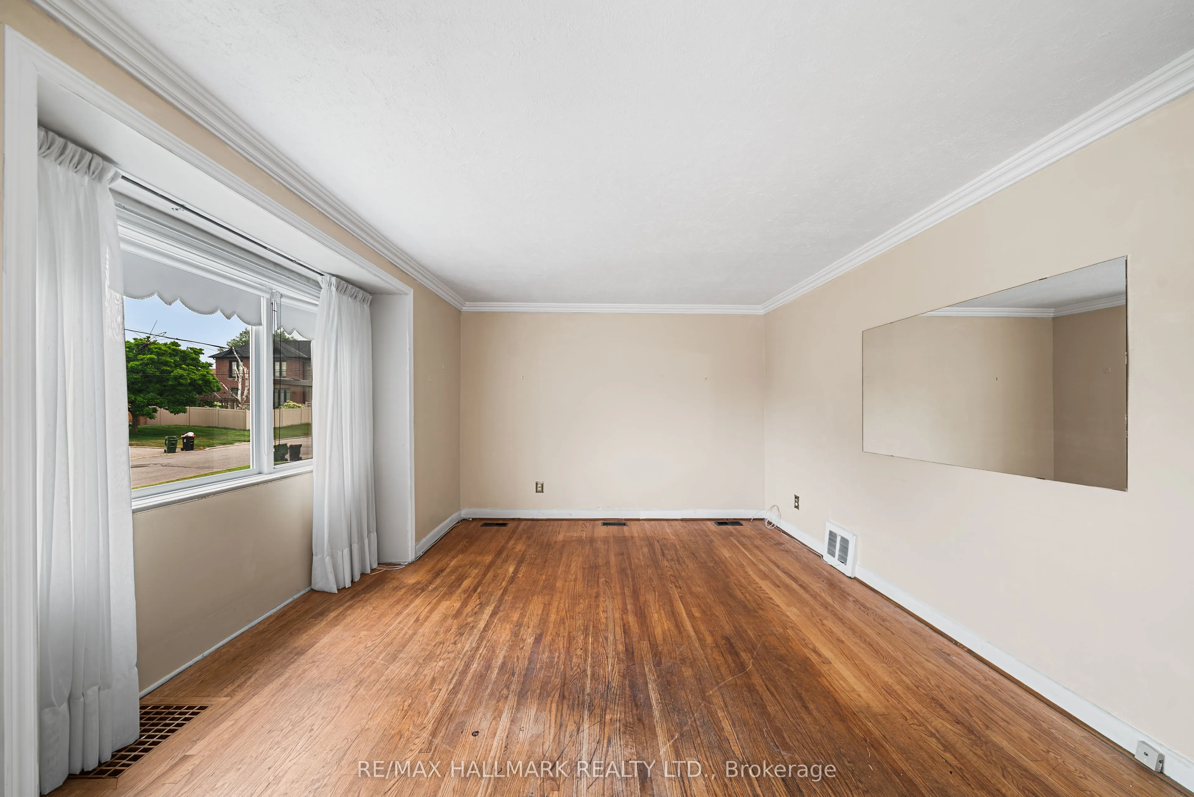 27 Sunray Crescent