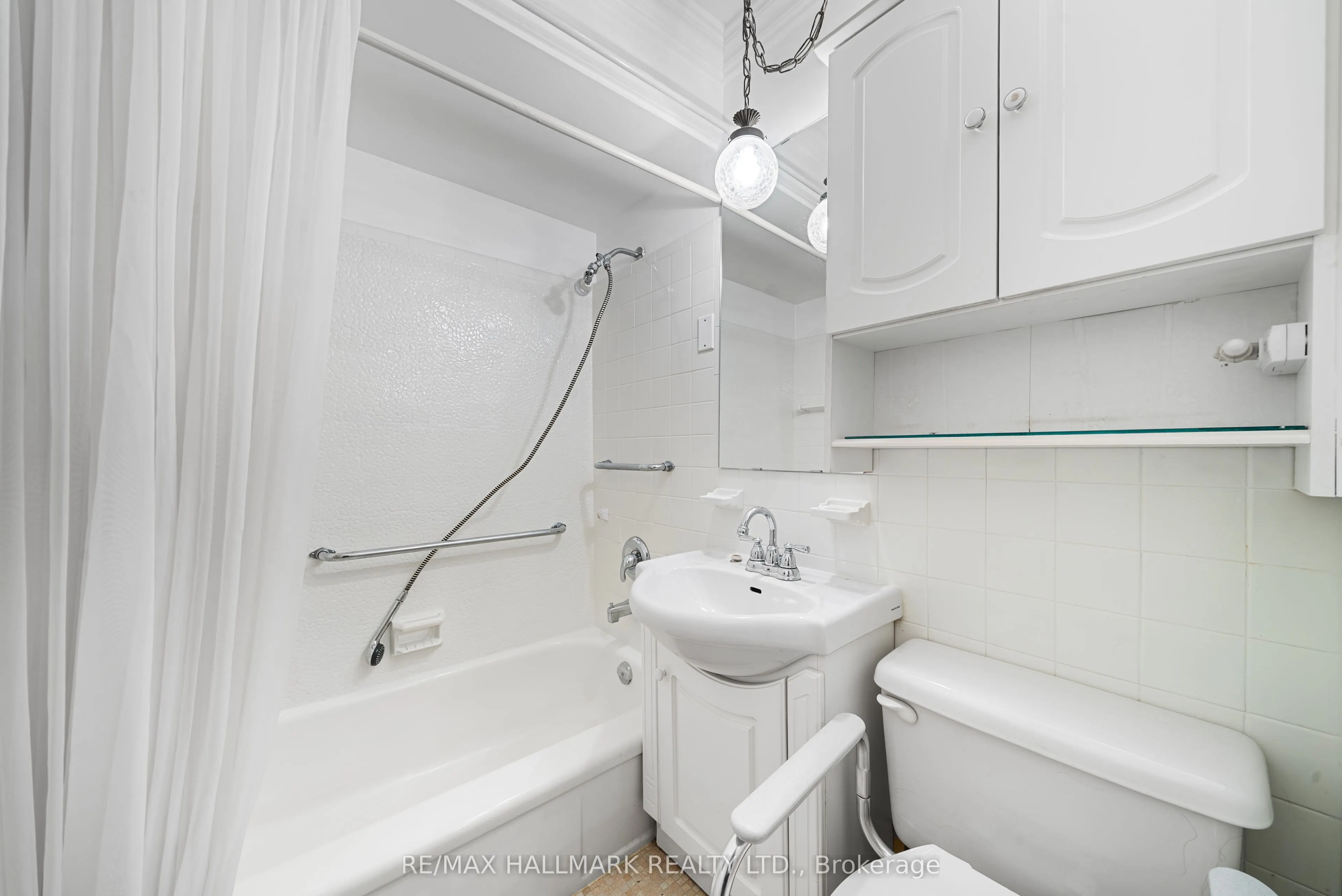 27 Sunray Crescent