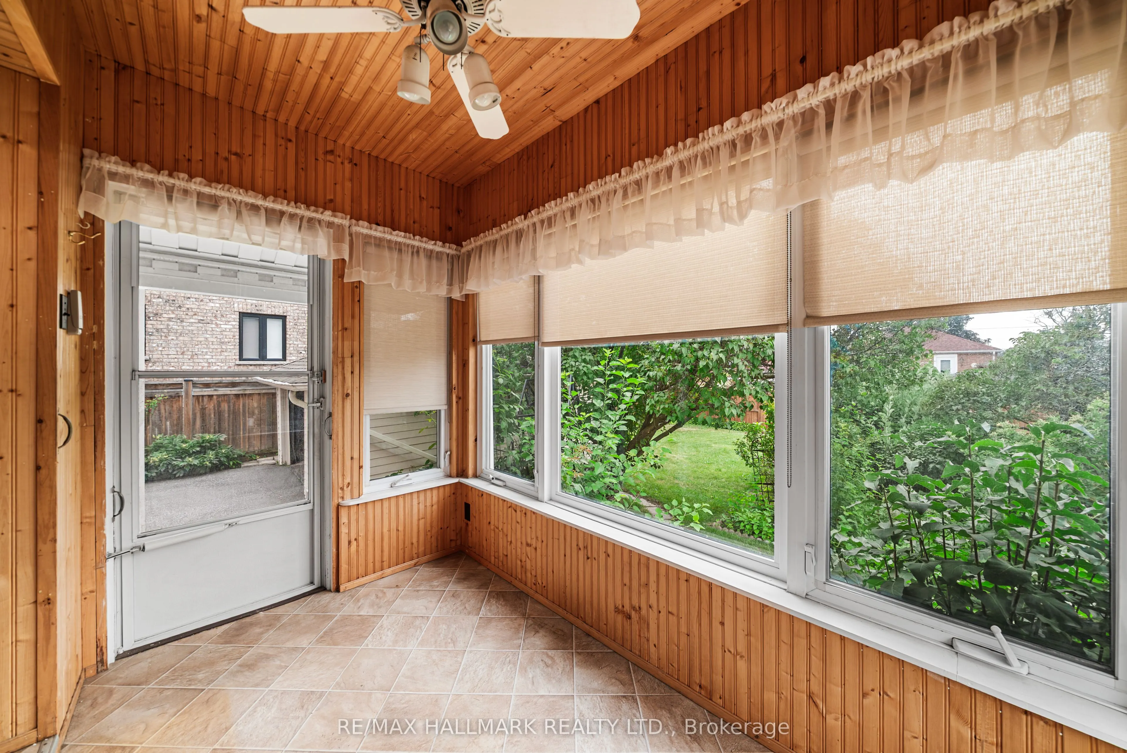 27 Sunray Crescent