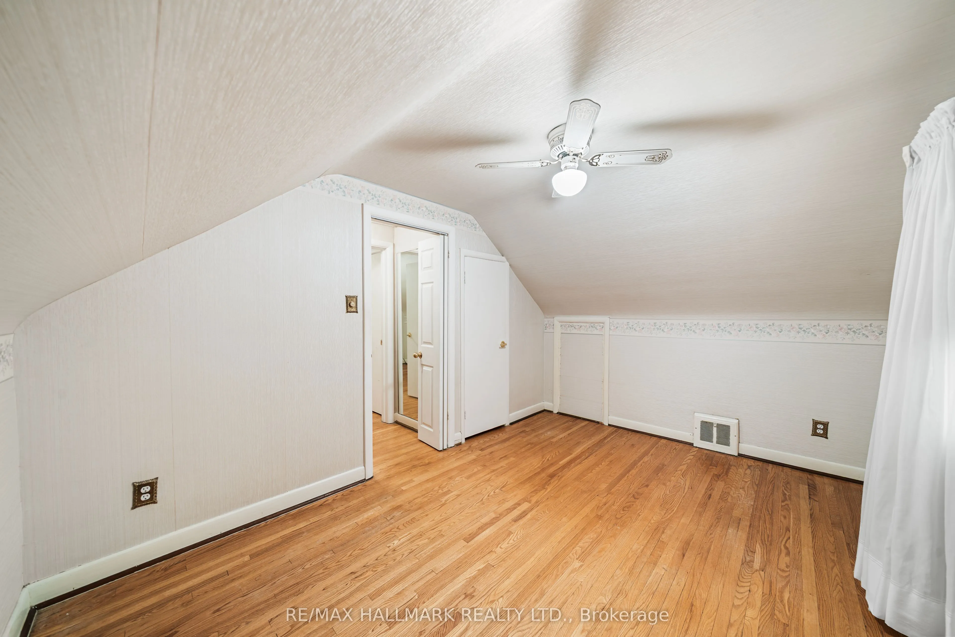 27 Sunray Crescent