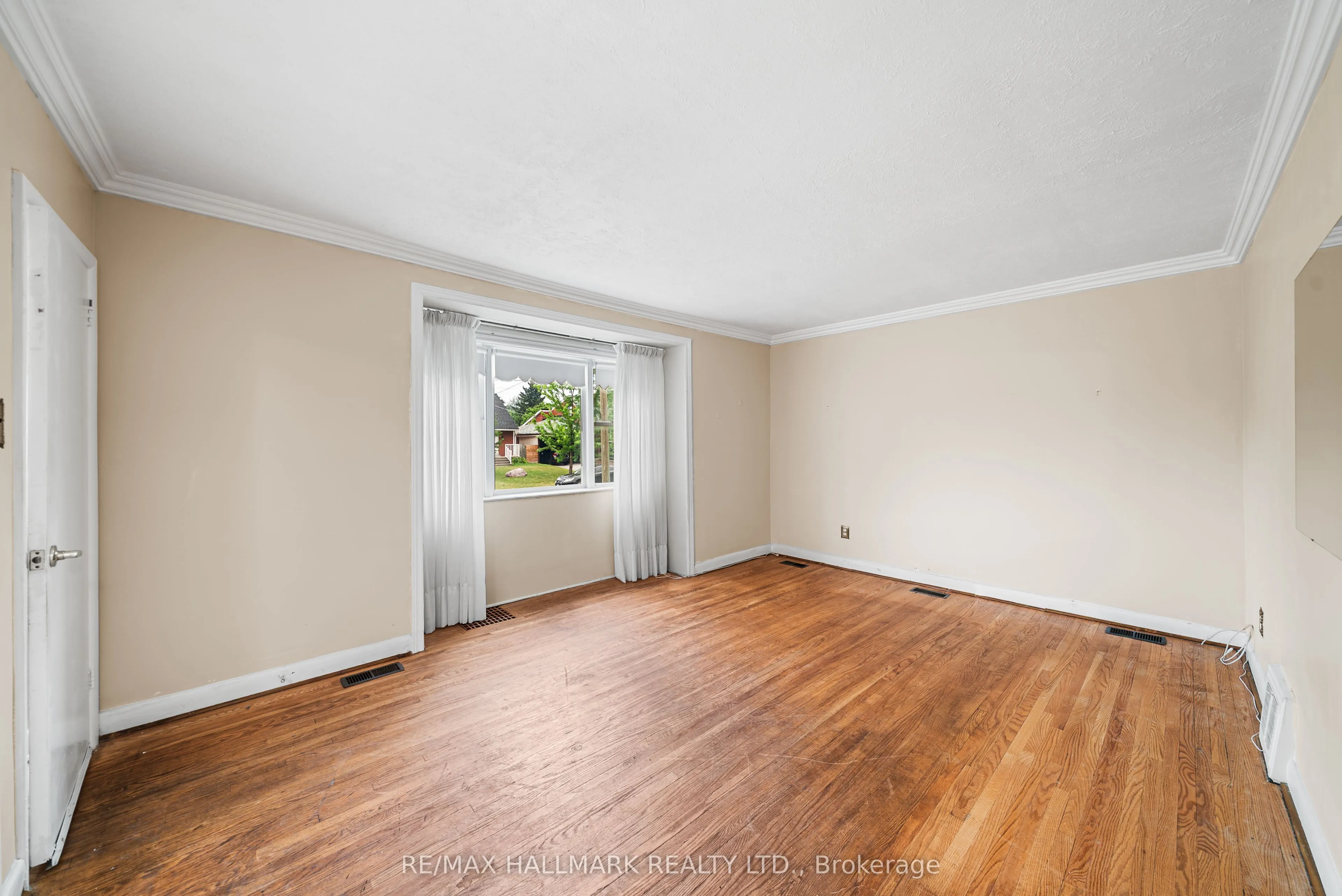 27 Sunray Crescent