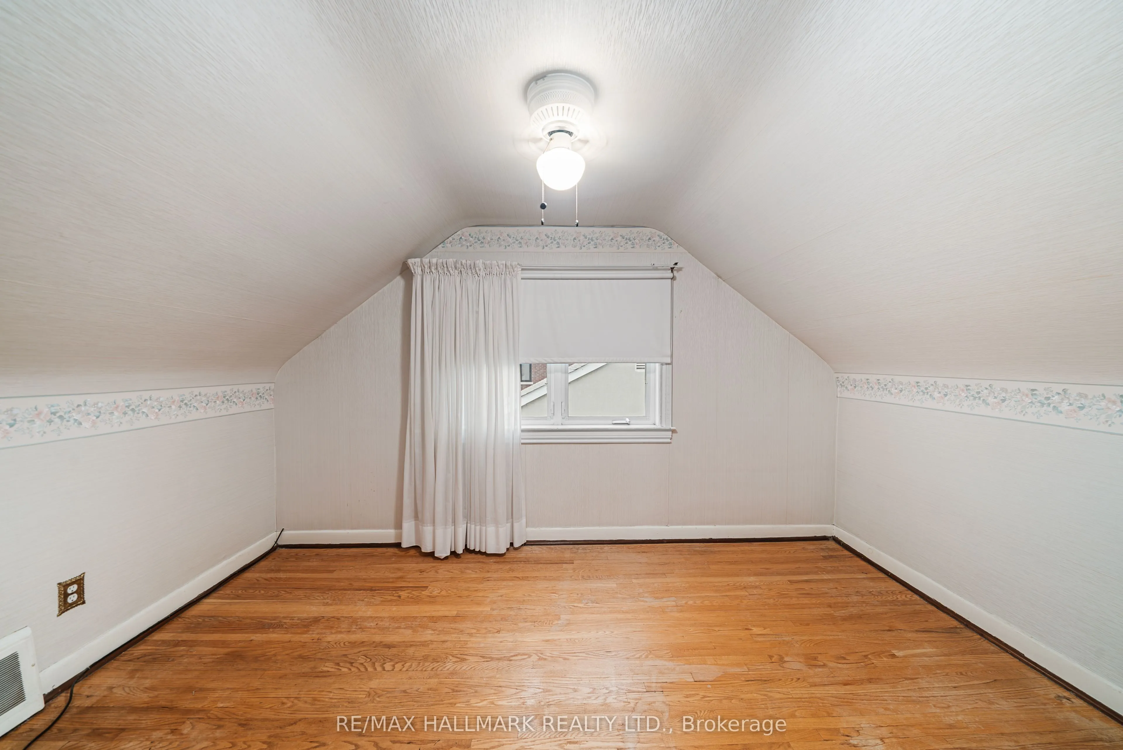27 Sunray Crescent