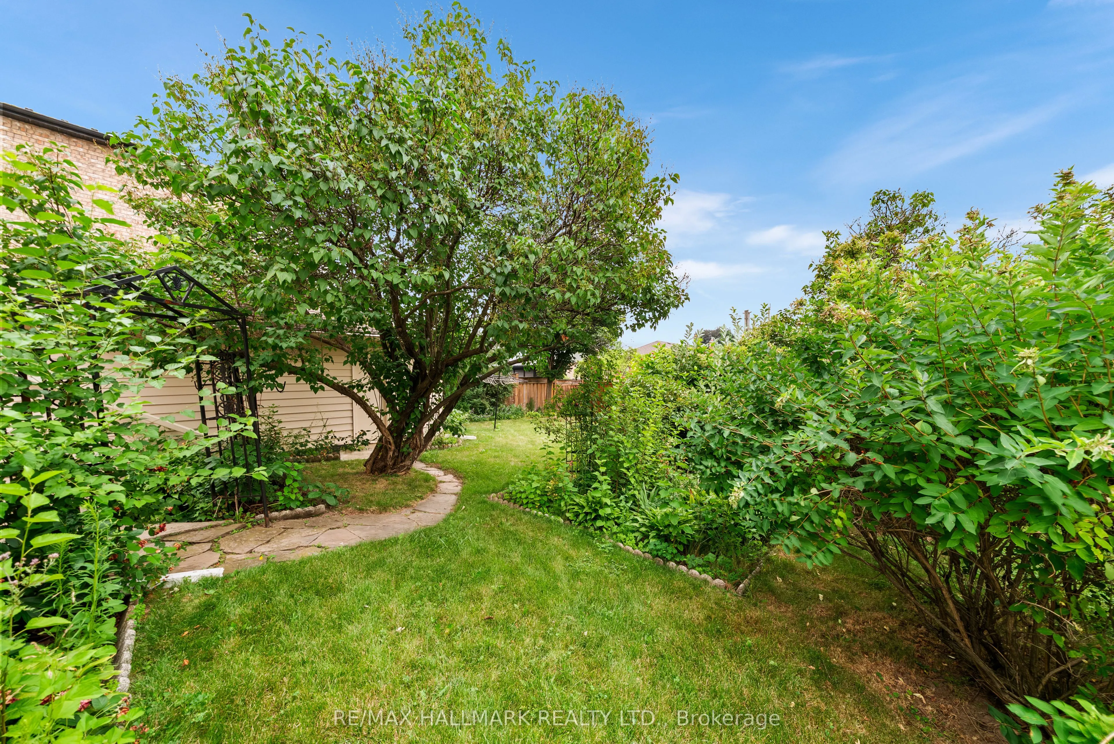 27 Sunray Crescent
