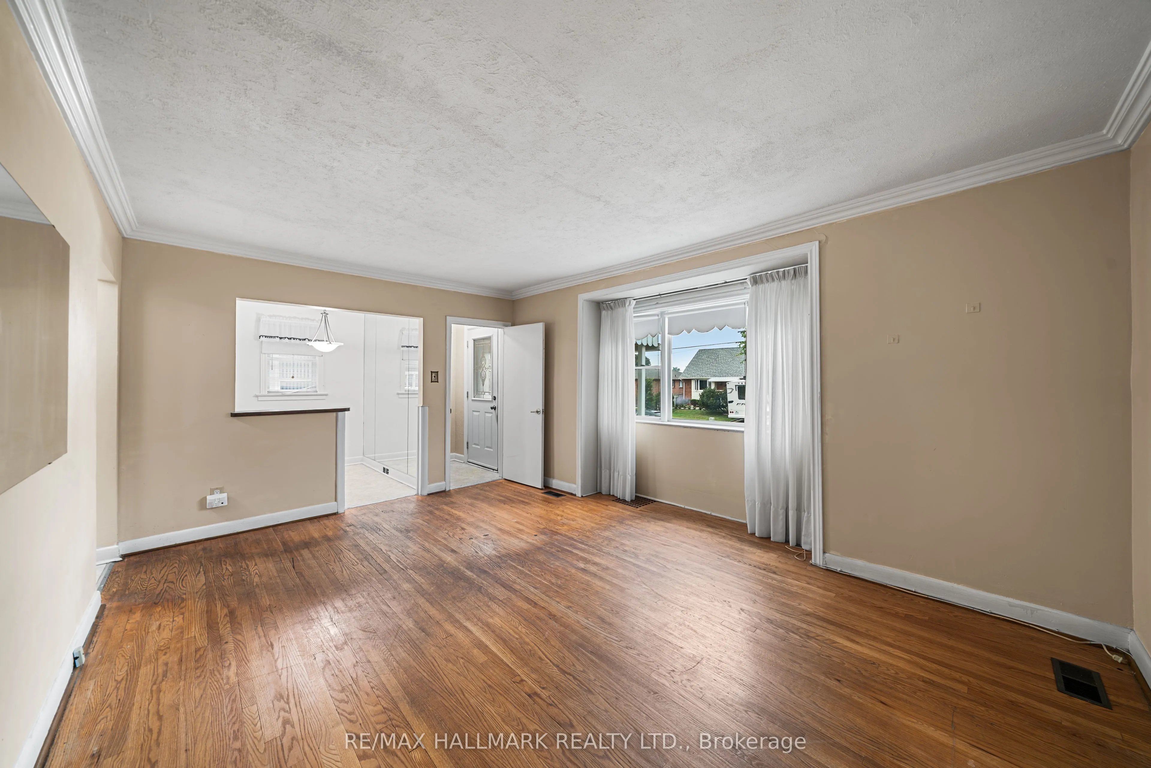 27 Sunray Crescent