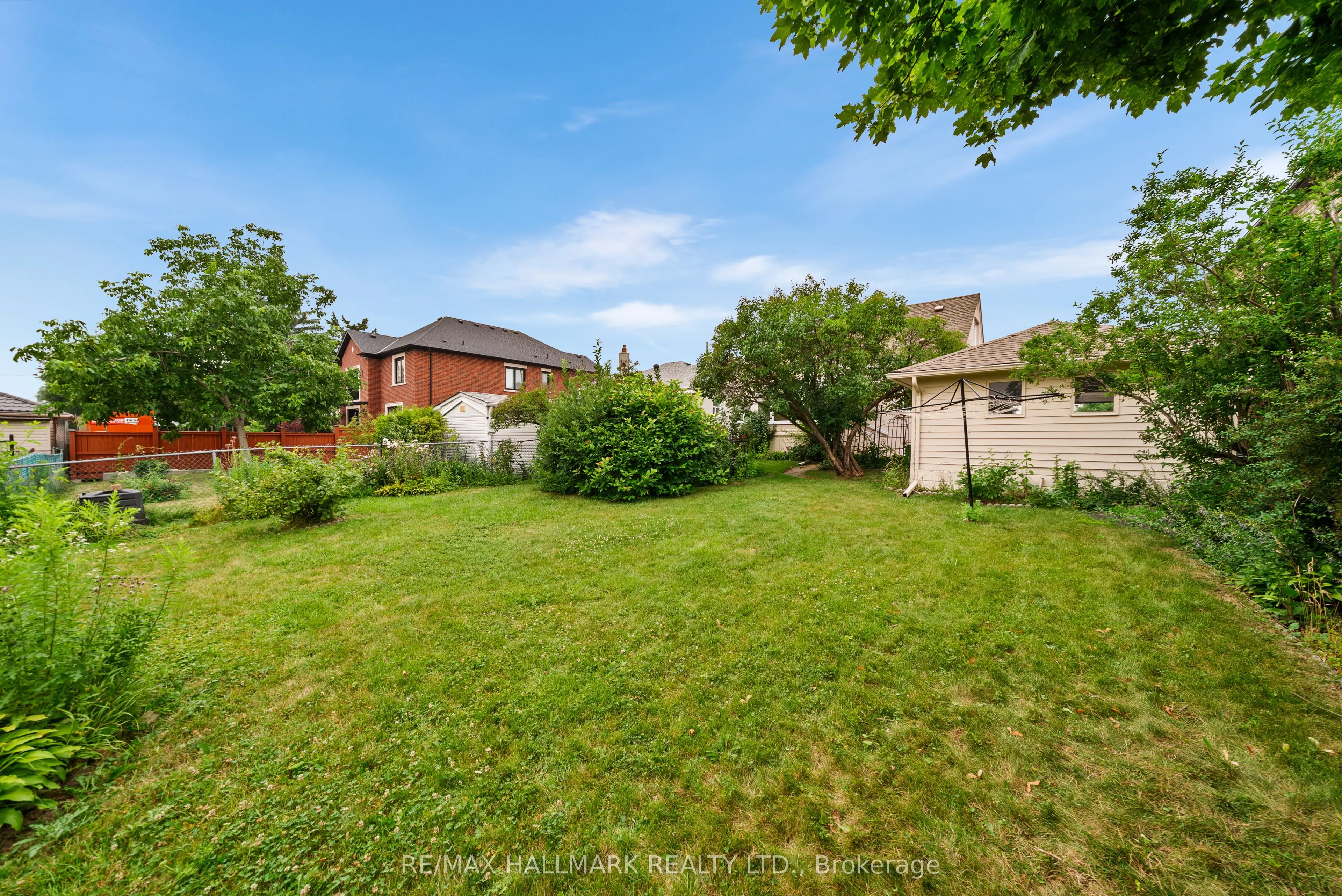 27 Sunray Crescent