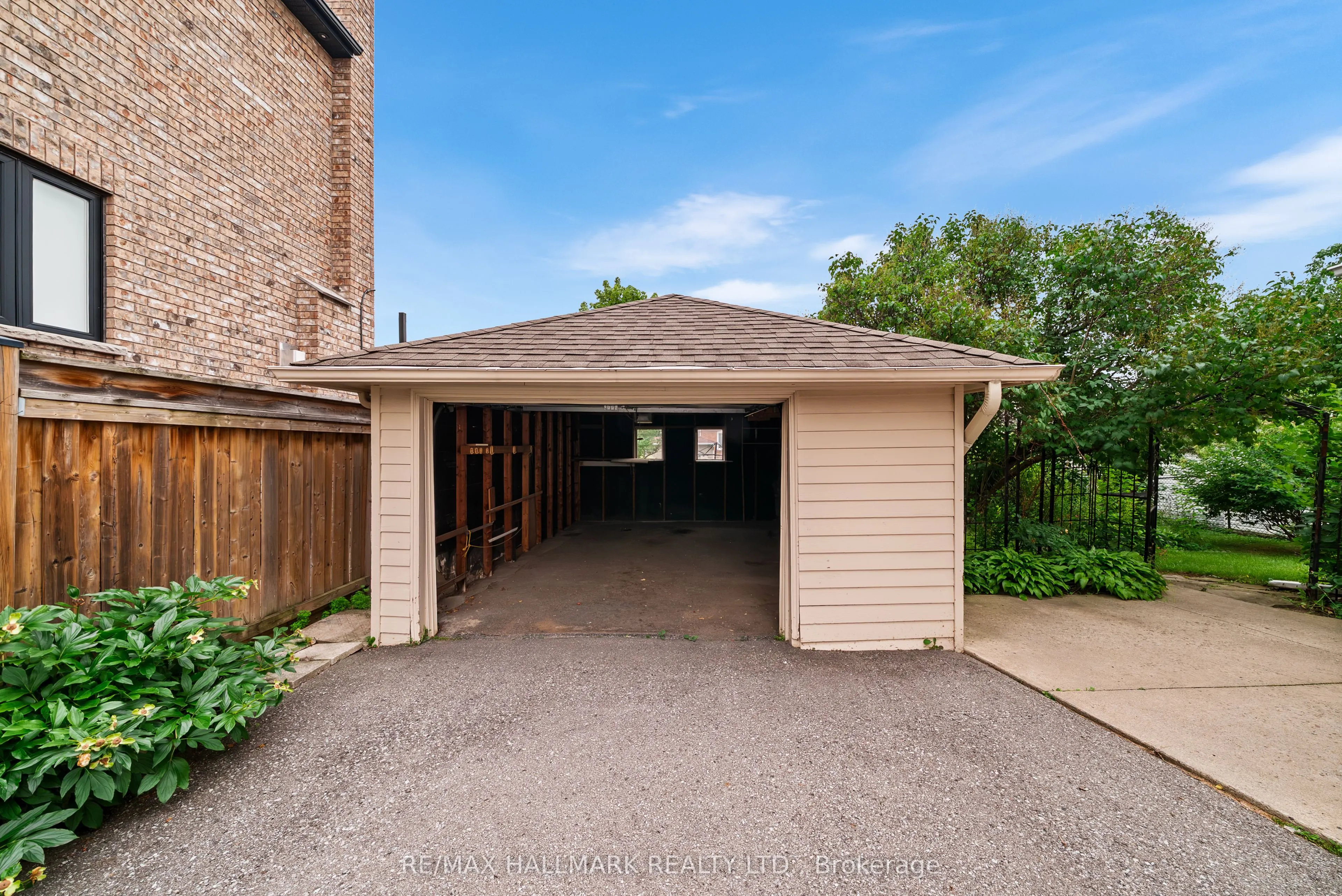 27 Sunray Crescent