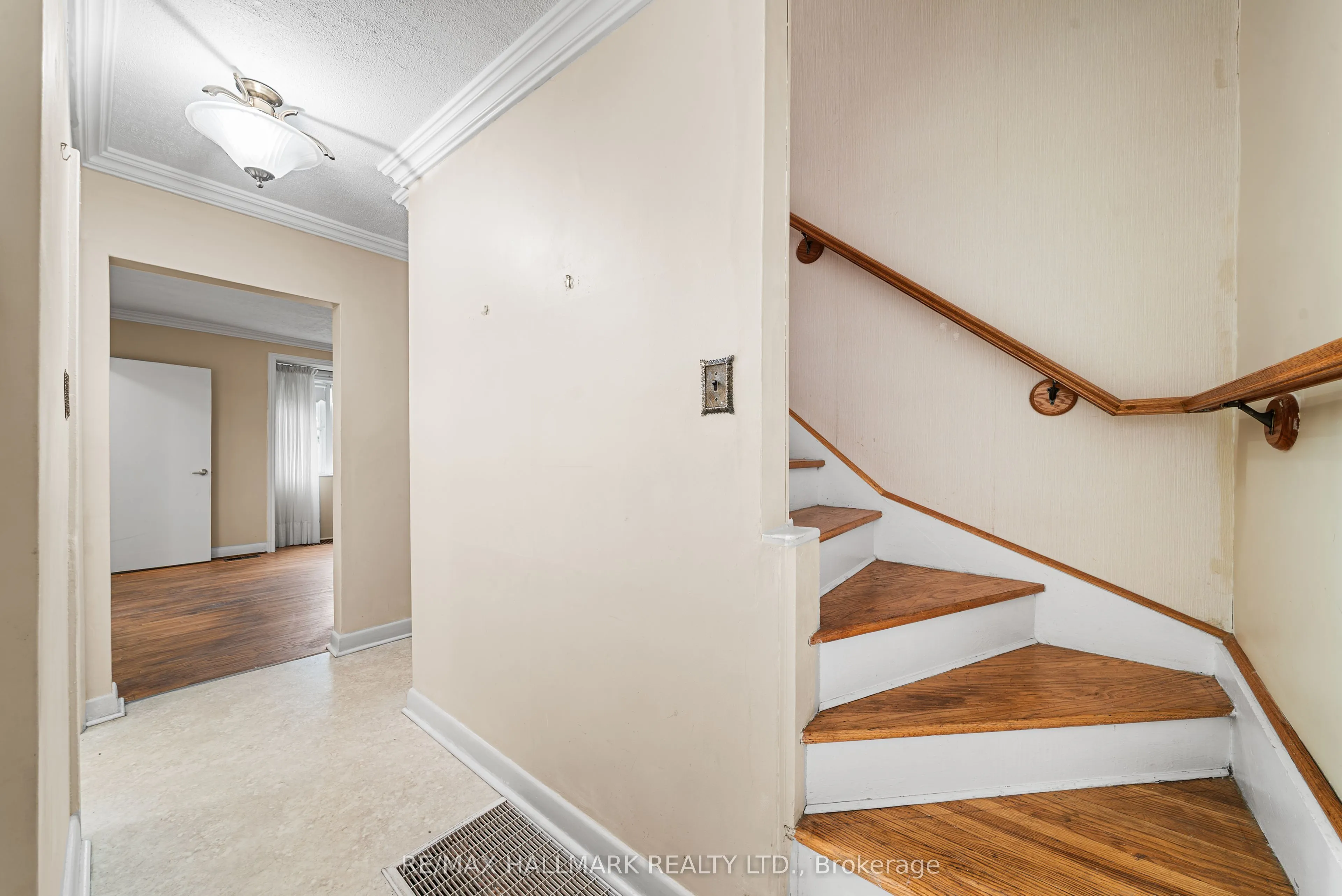 27 Sunray Crescent