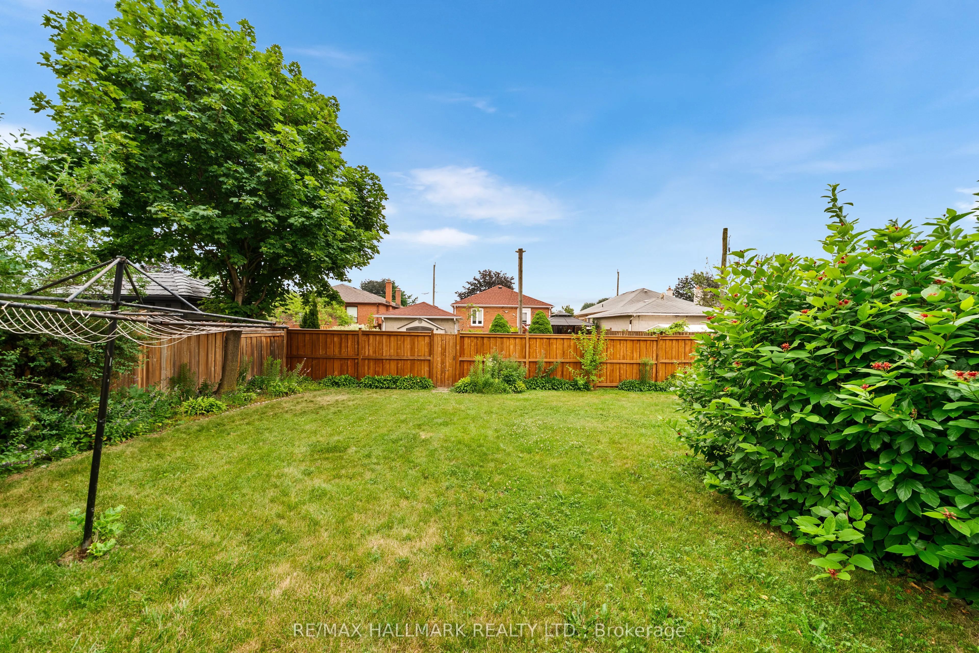 27 Sunray Crescent
