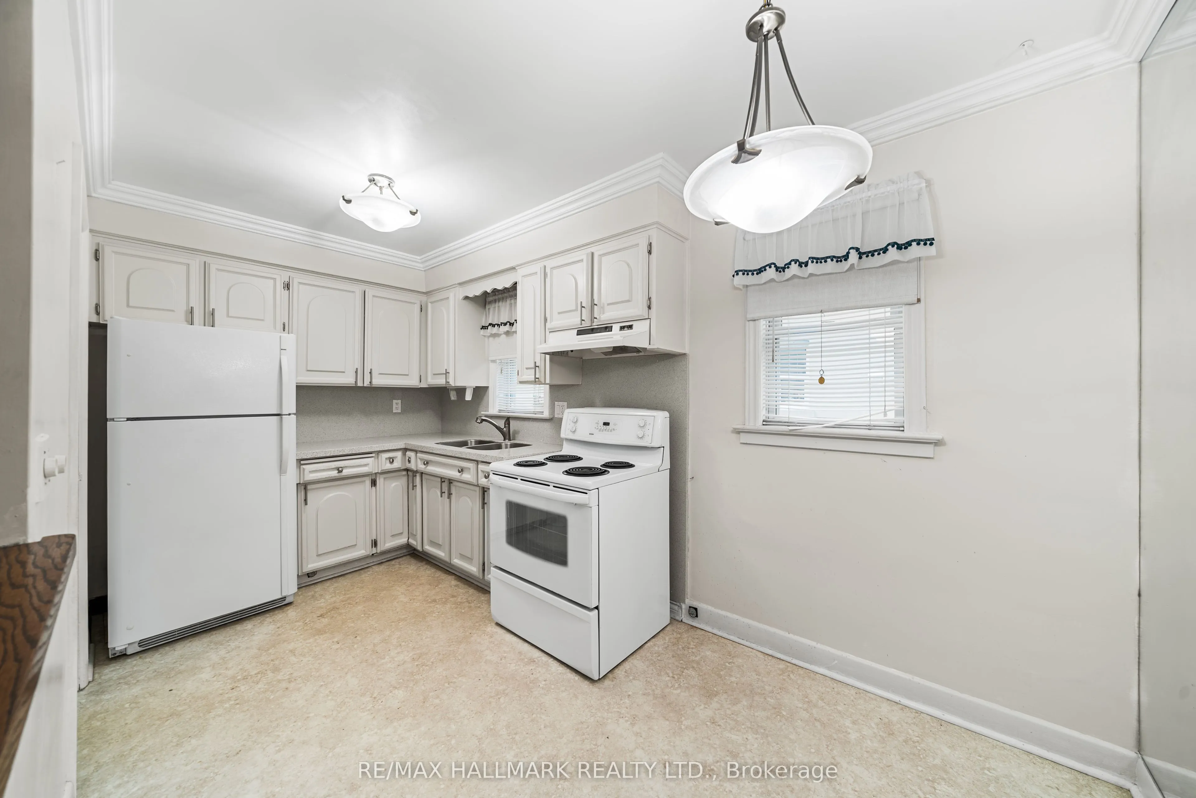 27 Sunray Crescent
