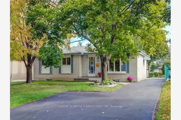 13 Brookdale Crescent