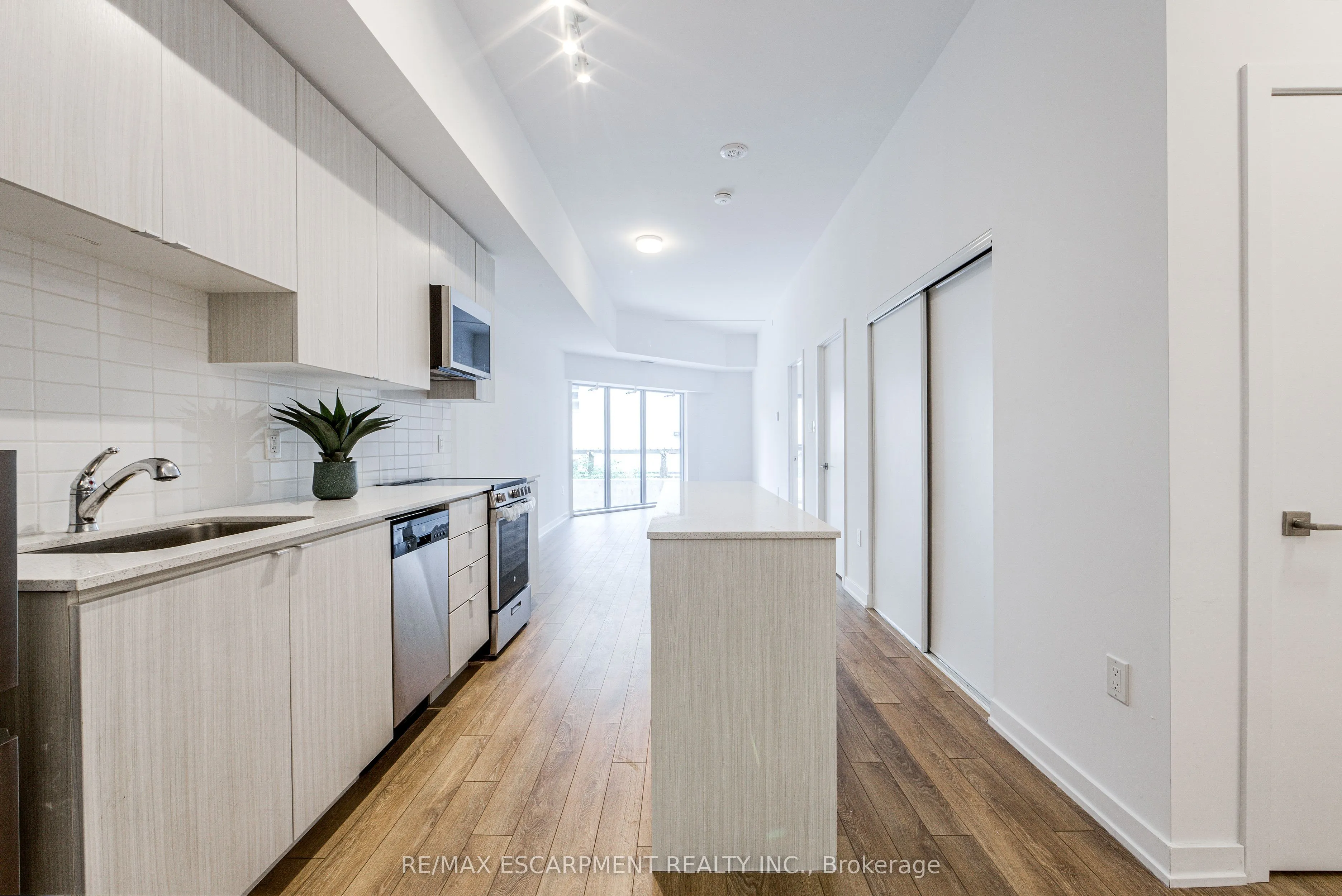 2433 Dufferin Street #112