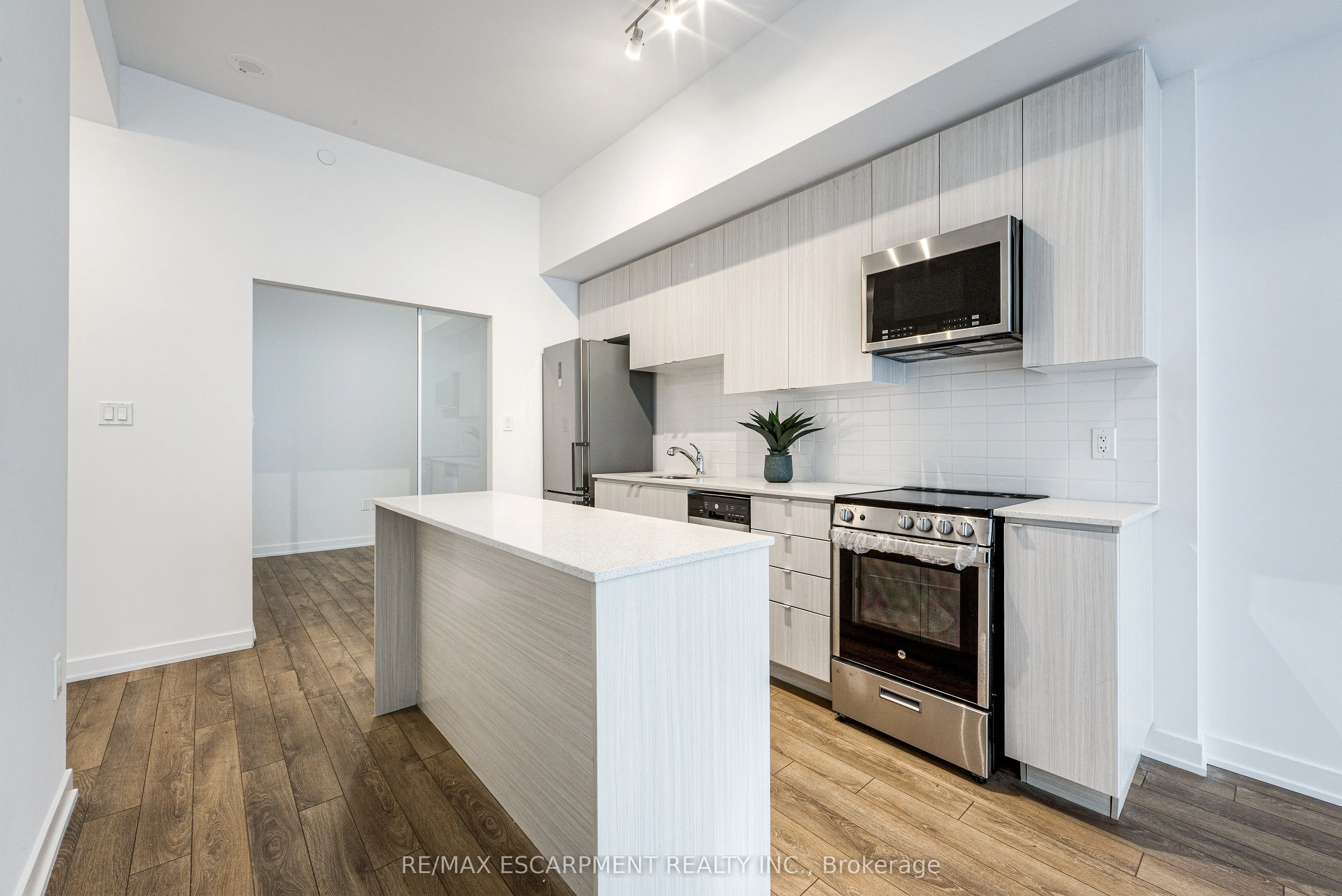 2433 Dufferin Street #112