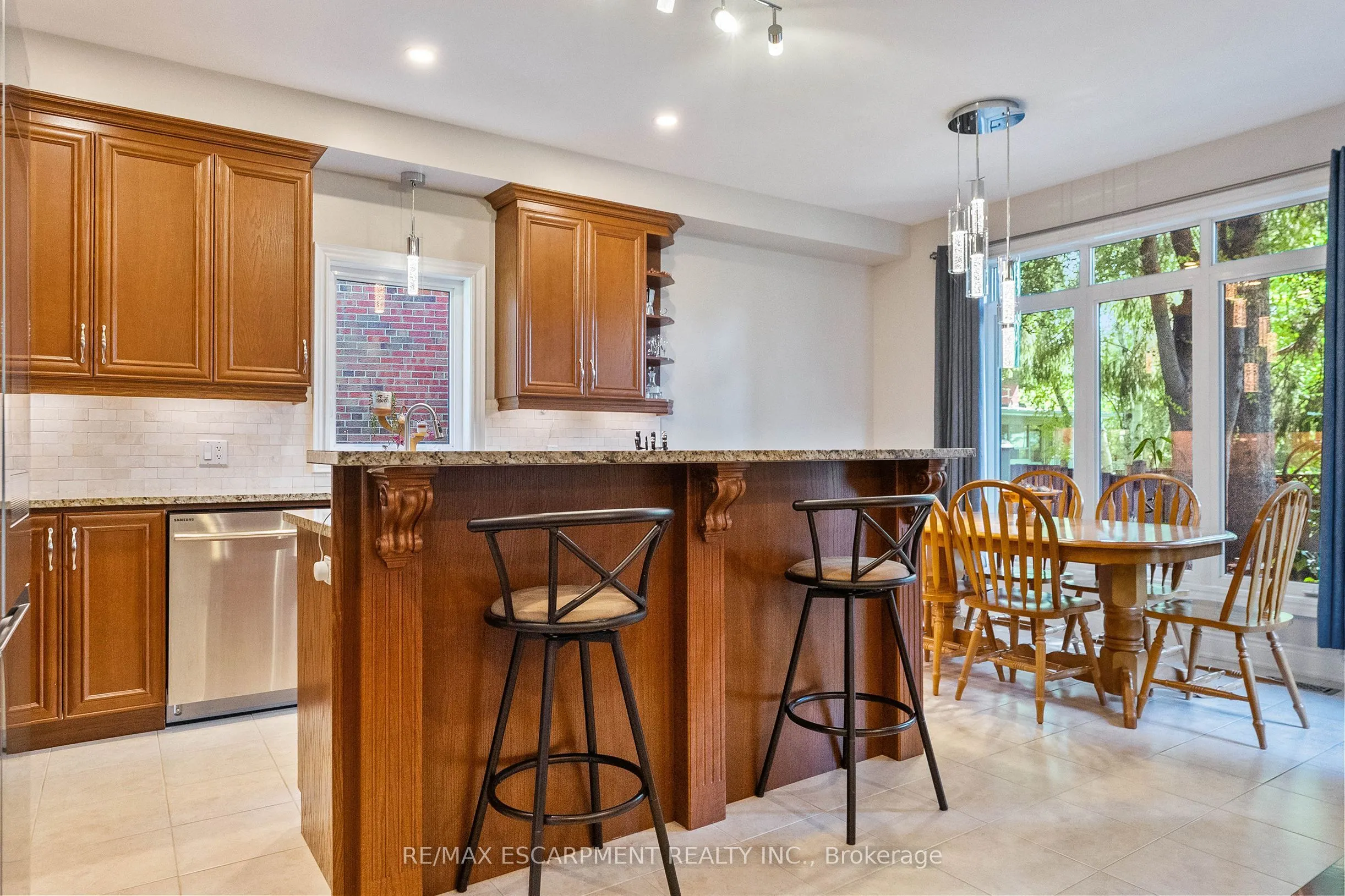 85 PARK Street W