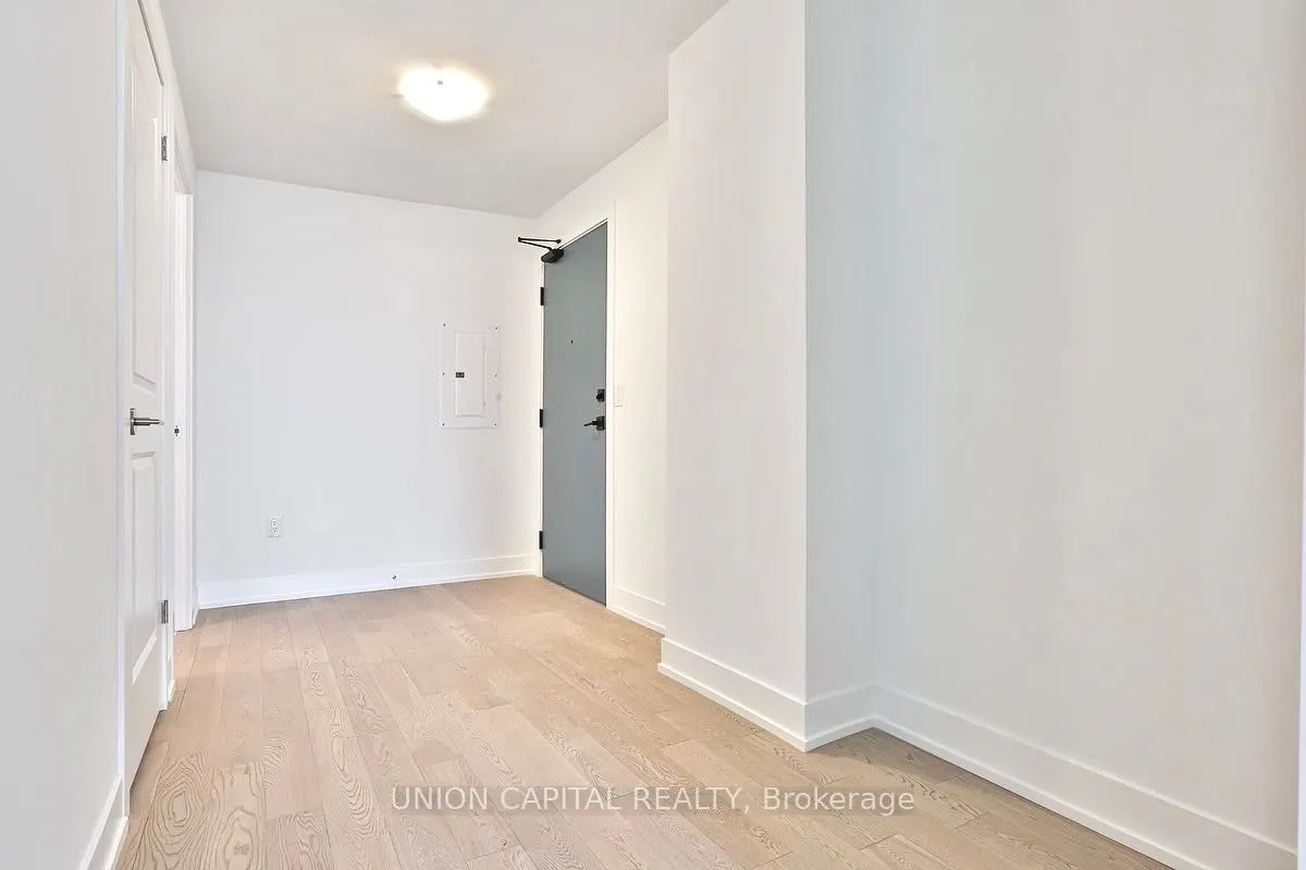 1063 Douglas McCurdy Common #1104